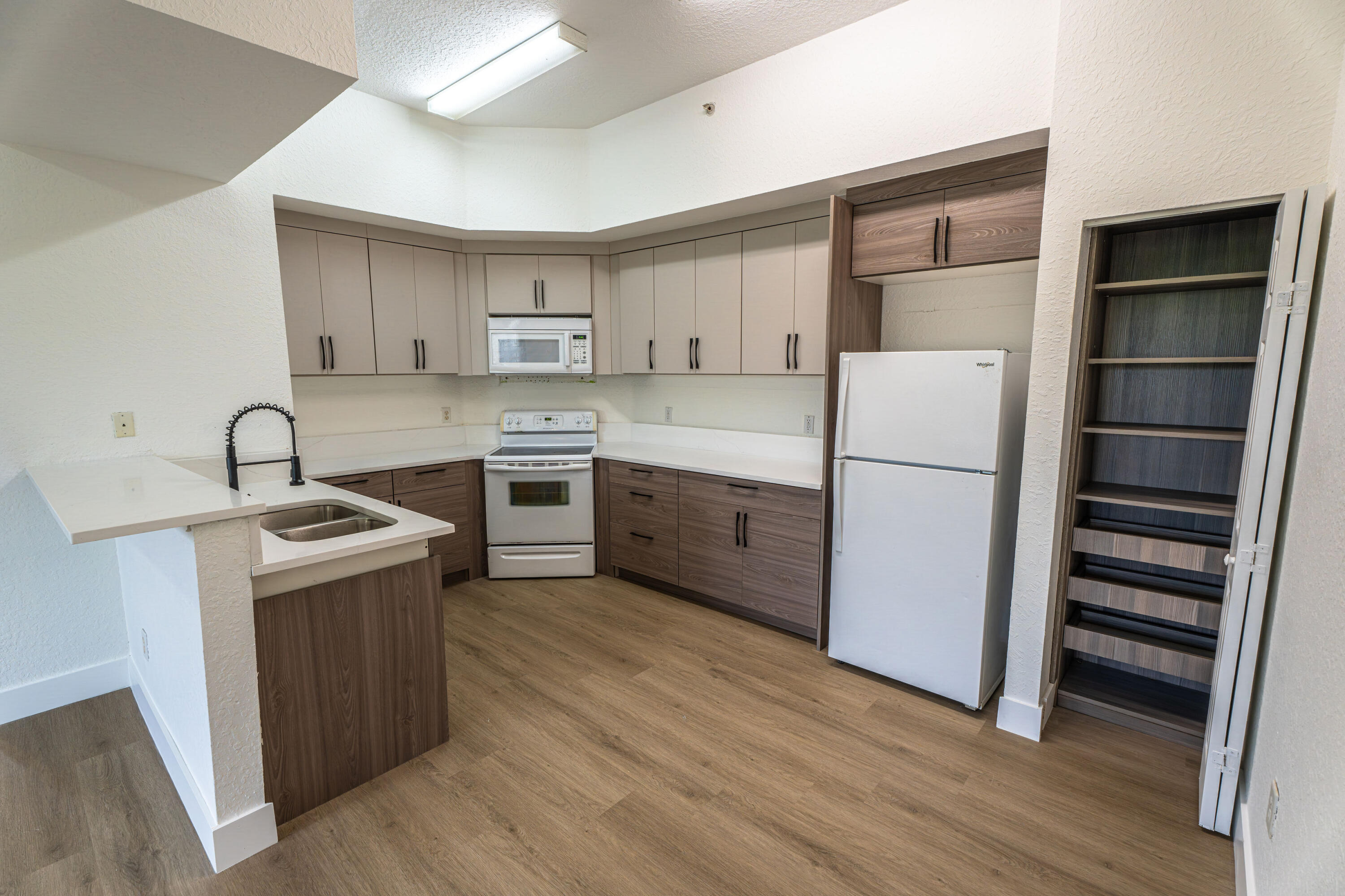 RIVERSIDE VILLAS AT - Residential