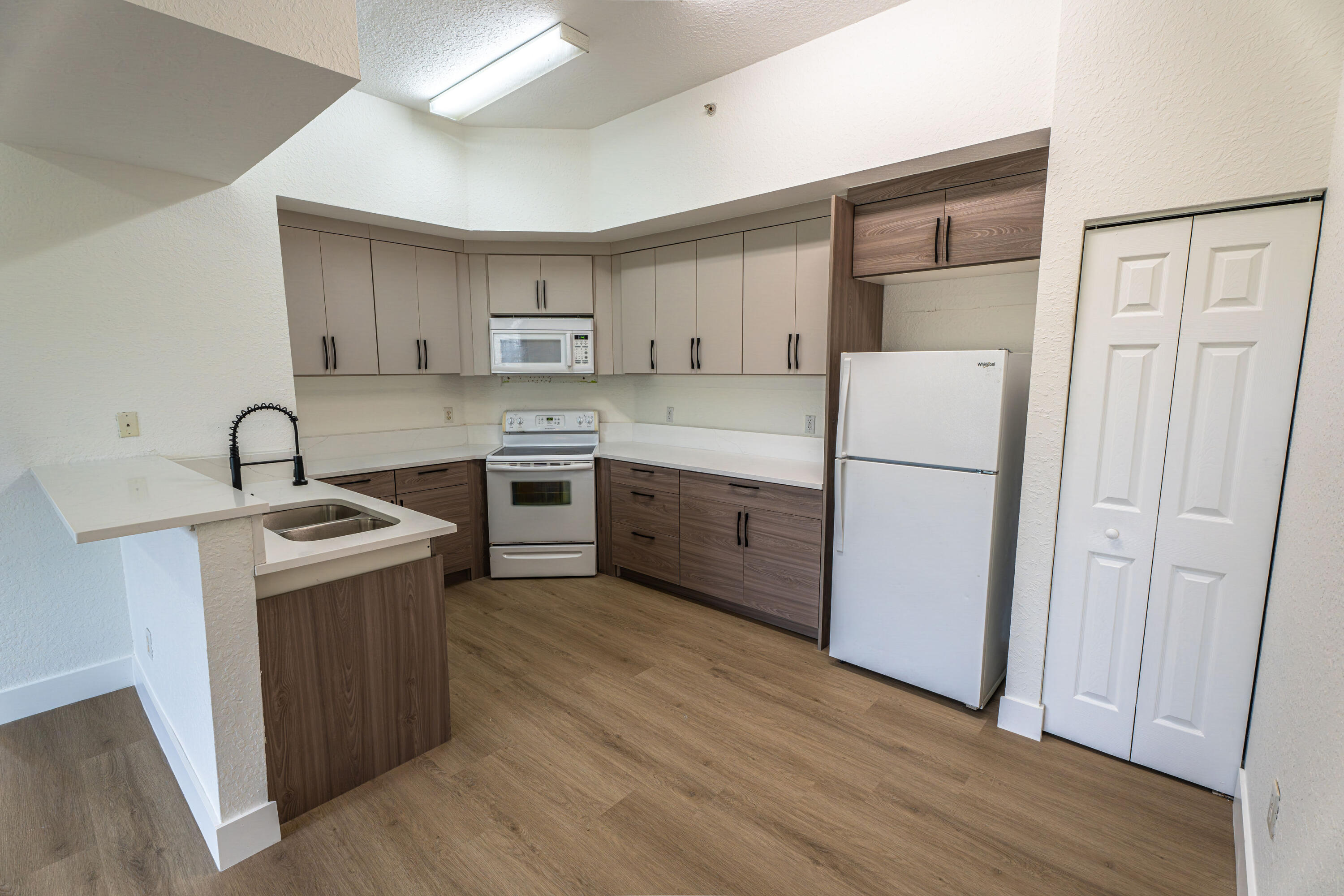 RIVERSIDE VILLAS AT - Residential