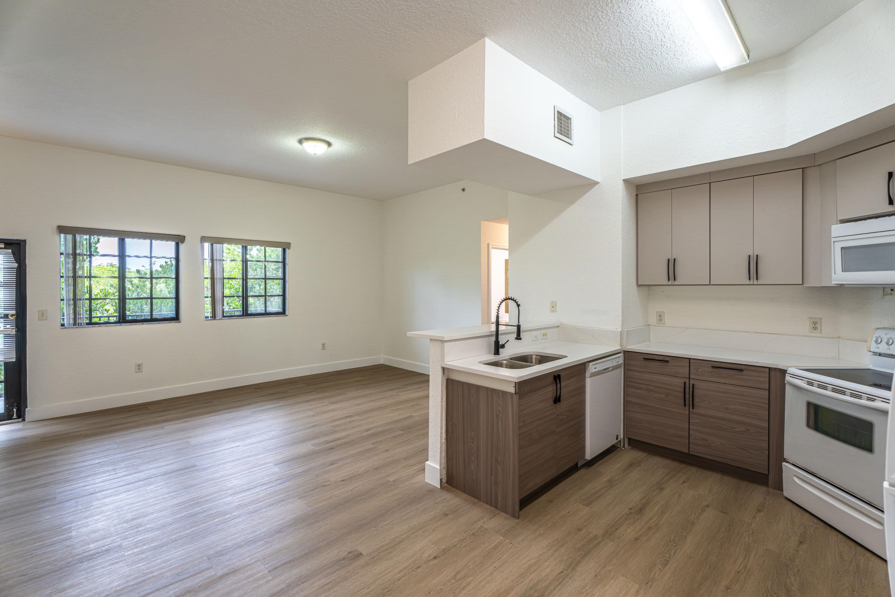 RIVERSIDE VILLAS AT - Residential
