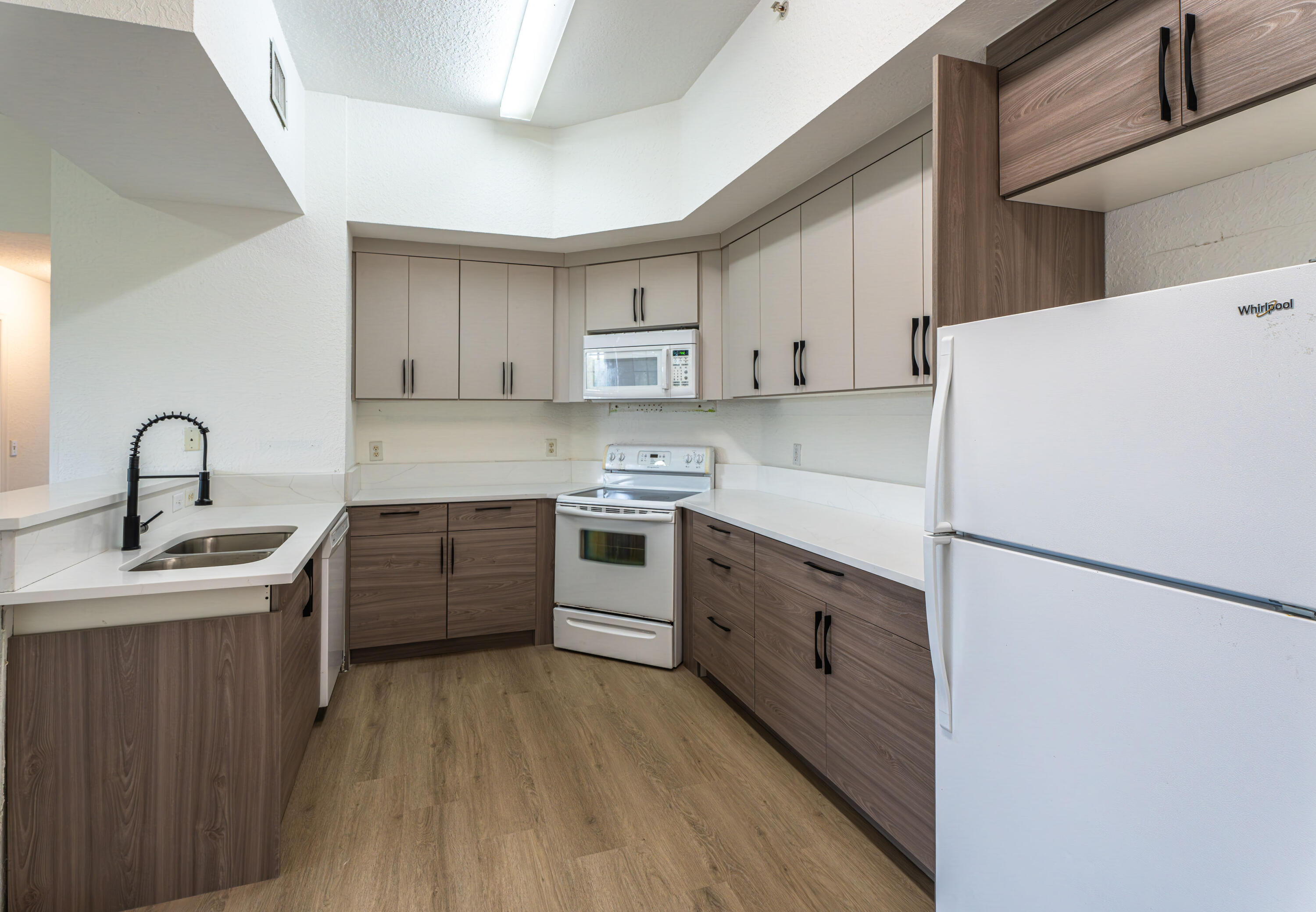 RIVERSIDE VILLAS AT - Residential