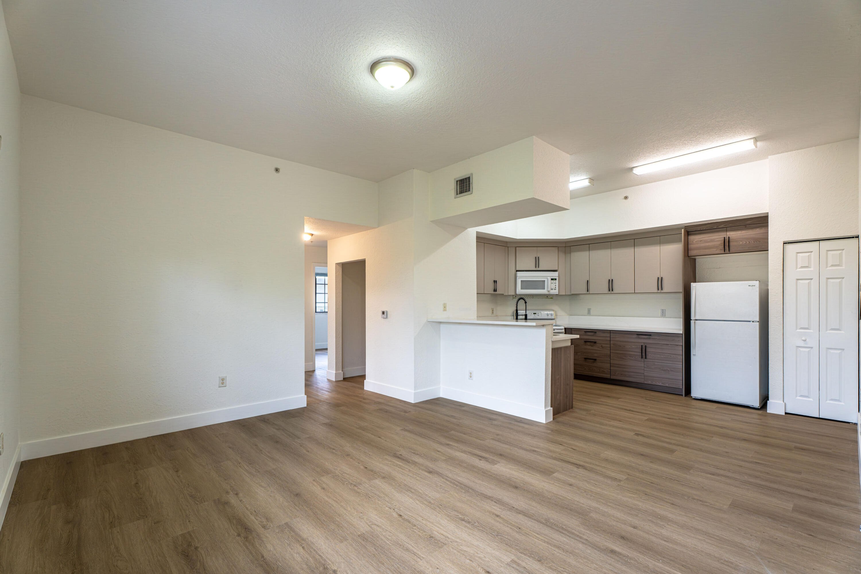RIVERSIDE VILLAS AT - Residential