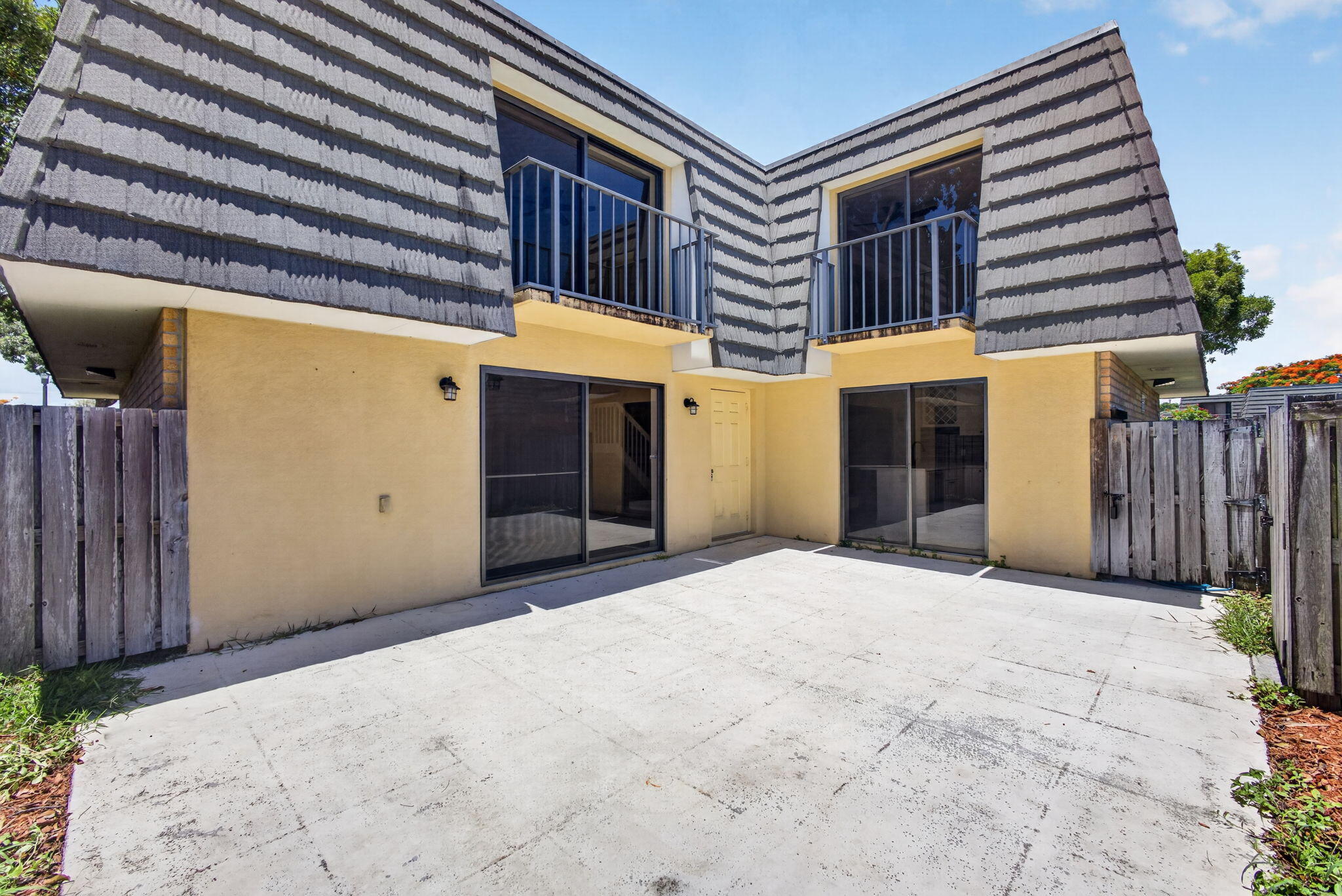 VILLAGE OF SANDALWOOD LAKES 1 - Residential Lease