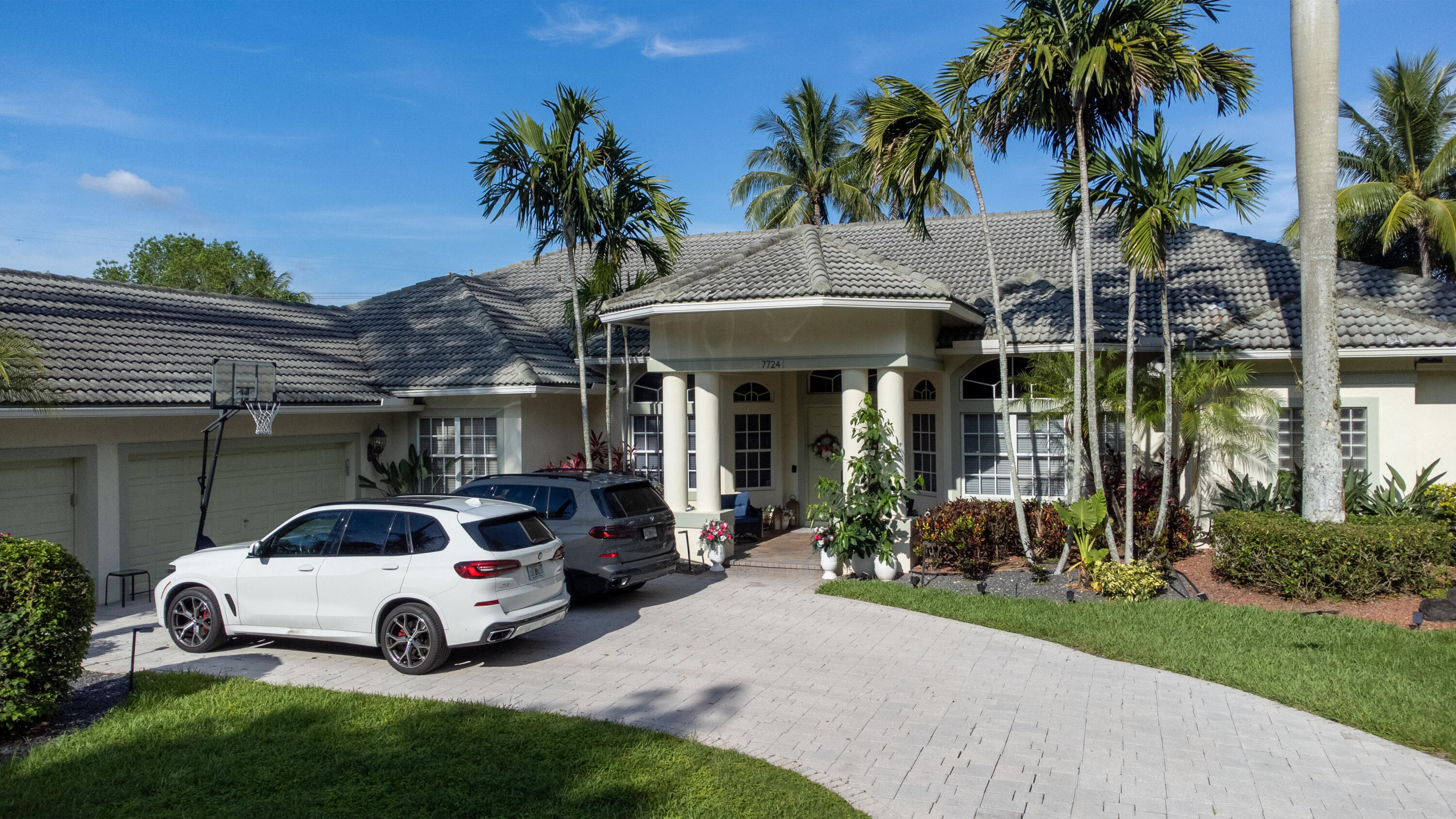 WHISPERING WOODS - Residential