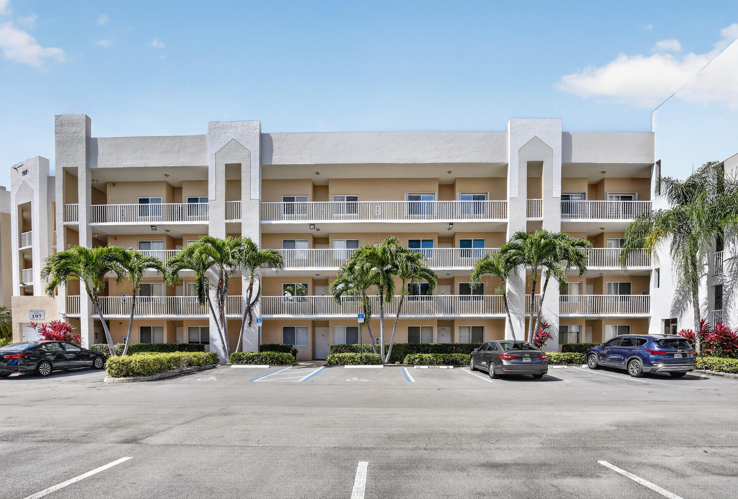 SUNRISE LAKES 197 CONDO - Residential