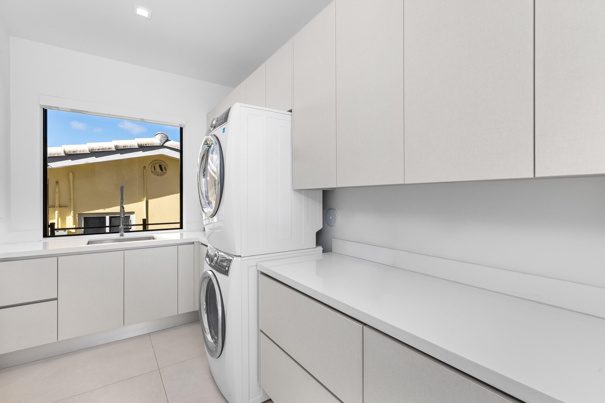 Venice 8-12 B - Residential