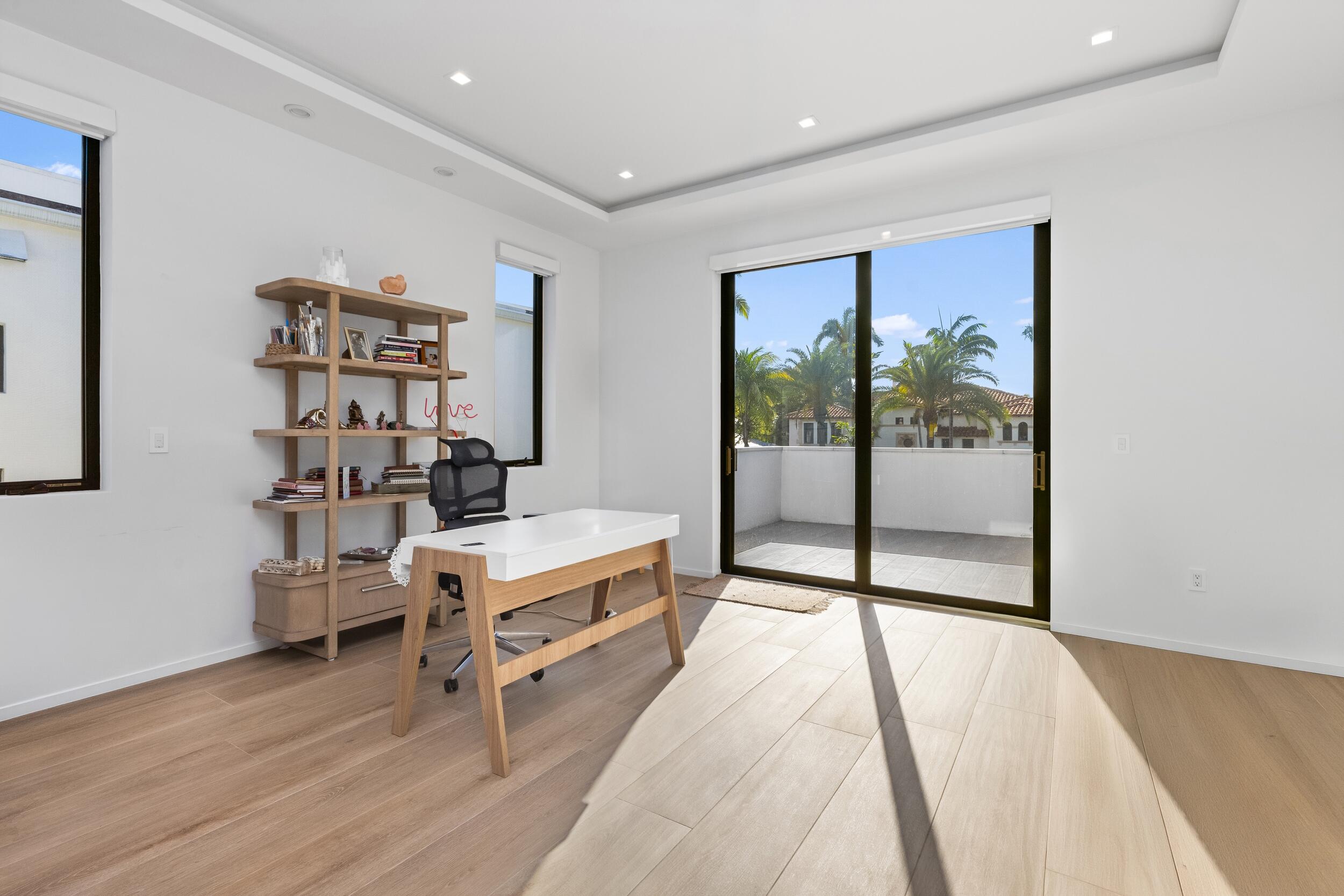 Venice 8-12 B - Residential