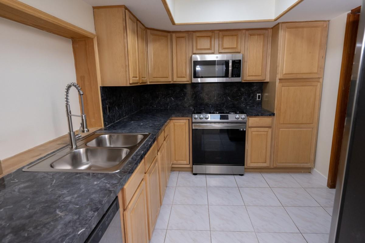 SUNRISE GOLF VLG SEC 24 - Residential Lease
