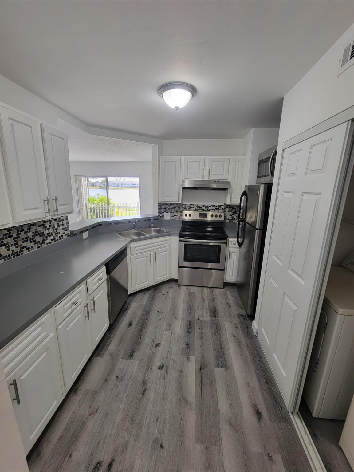 SUMMER LAKE - Residential Lease