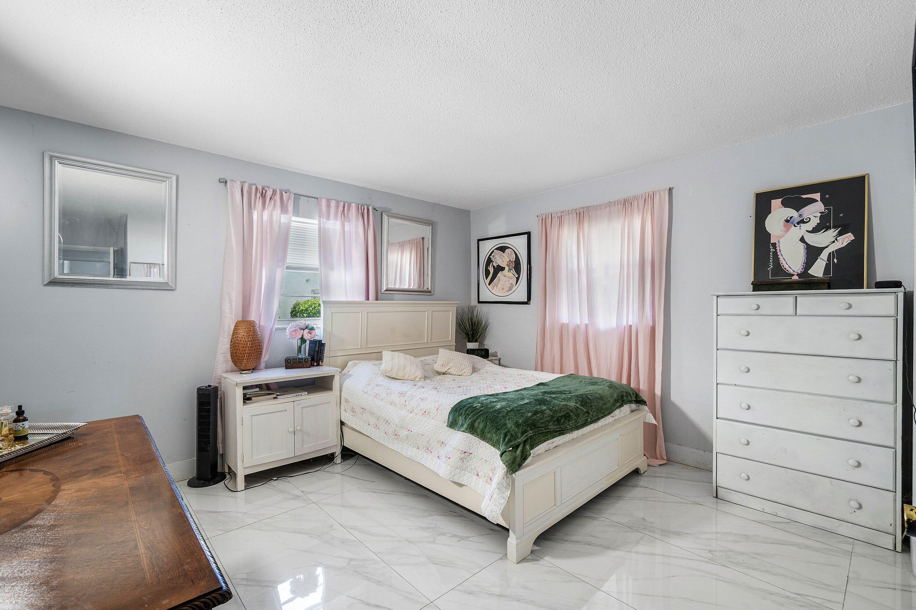 PALM BEACH LEISUREVILLE SEC 2 - Residential