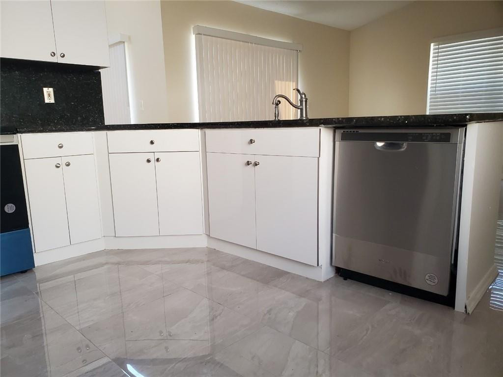 SILVER LAKES PHASE III - Residential Lease