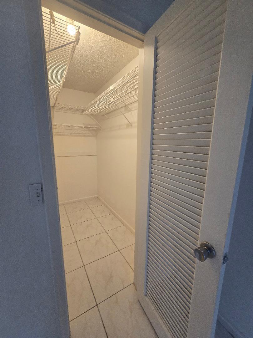 KENT CONDOS - Residential Lease