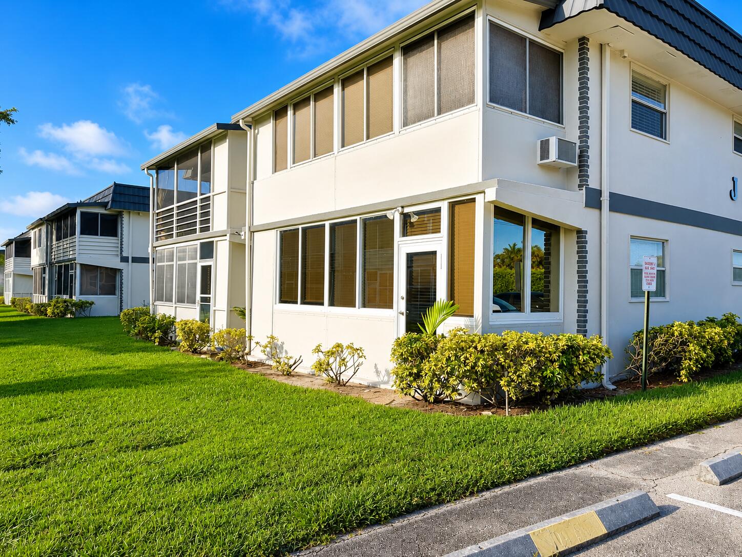 KINGS POINT SAXONY CONDOS - Residential