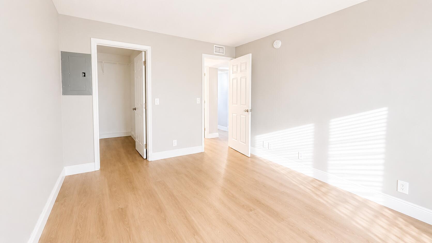 KINGS POINT SAXONY CONDOS - Residential