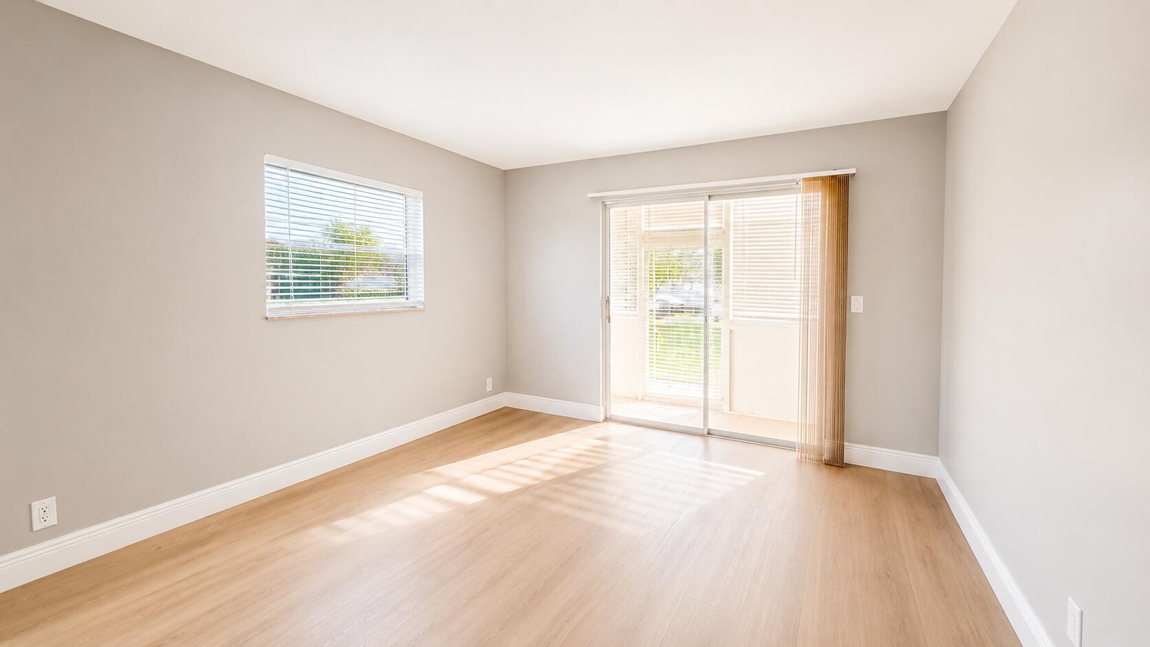 KINGS POINT SAXONY CONDOS - Residential