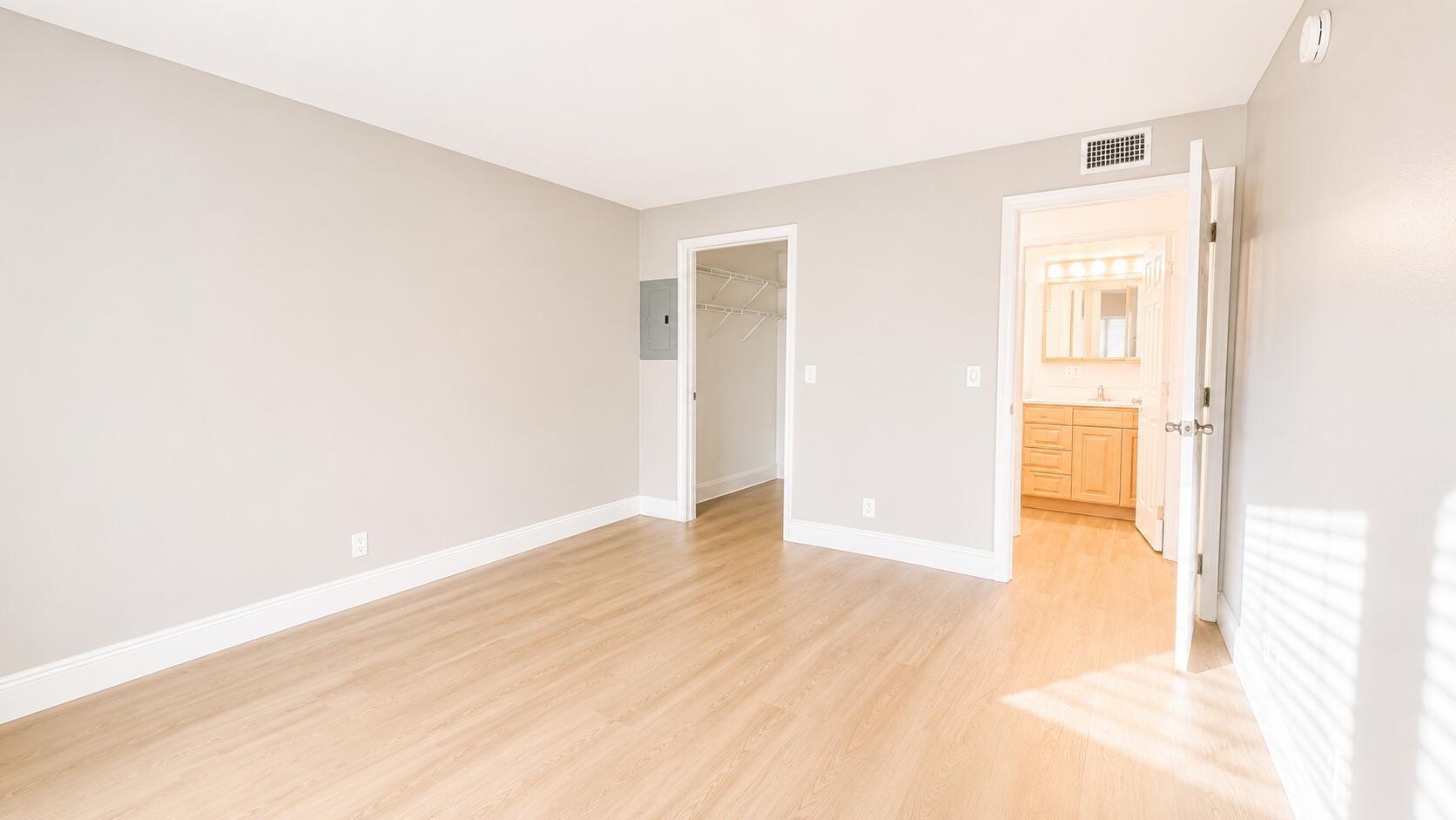 KINGS POINT SAXONY CONDOS - Residential