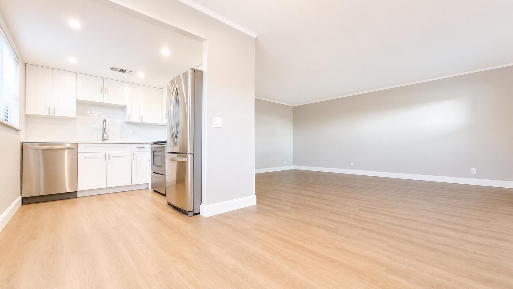 KINGS POINT SAXONY CONDOS - Residential