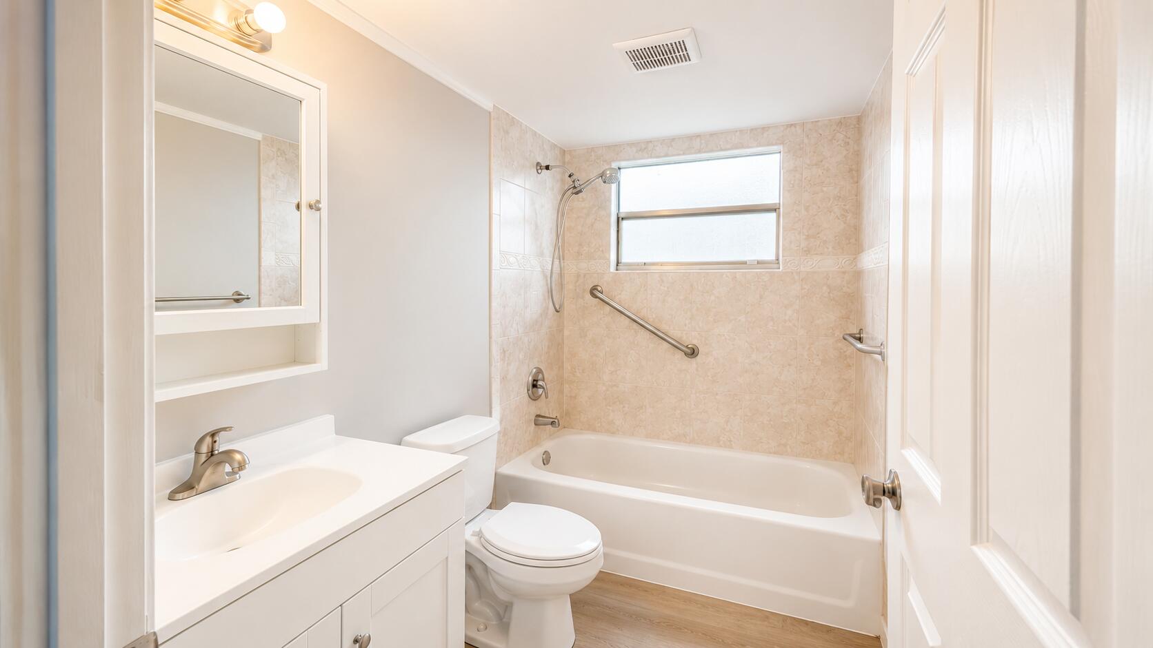 KINGS POINT SAXONY CONDOS - Residential