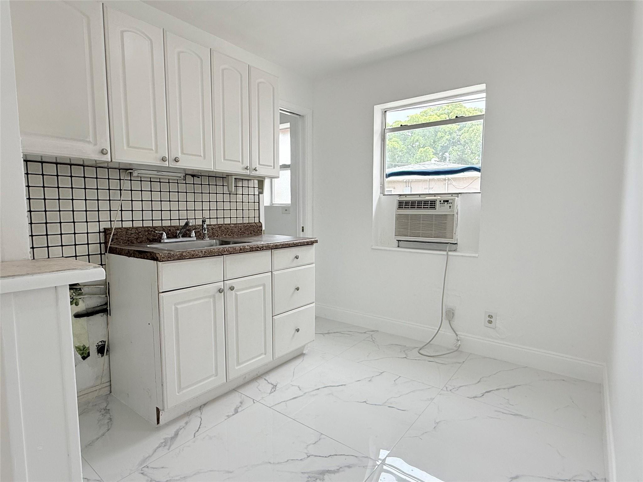 Hollywood South Side Add - Residential Lease