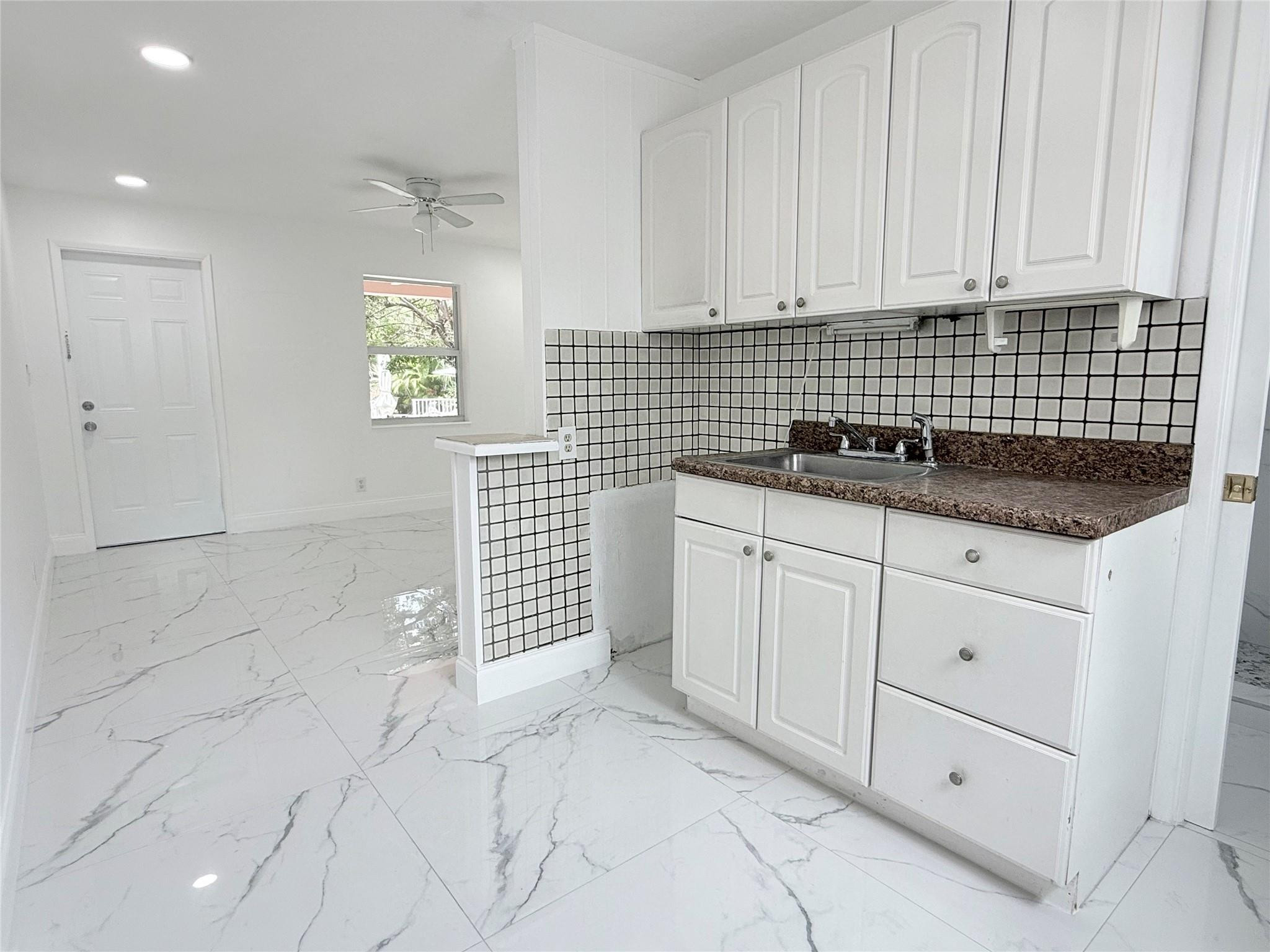 Hollywood South Side Add - Residential Lease