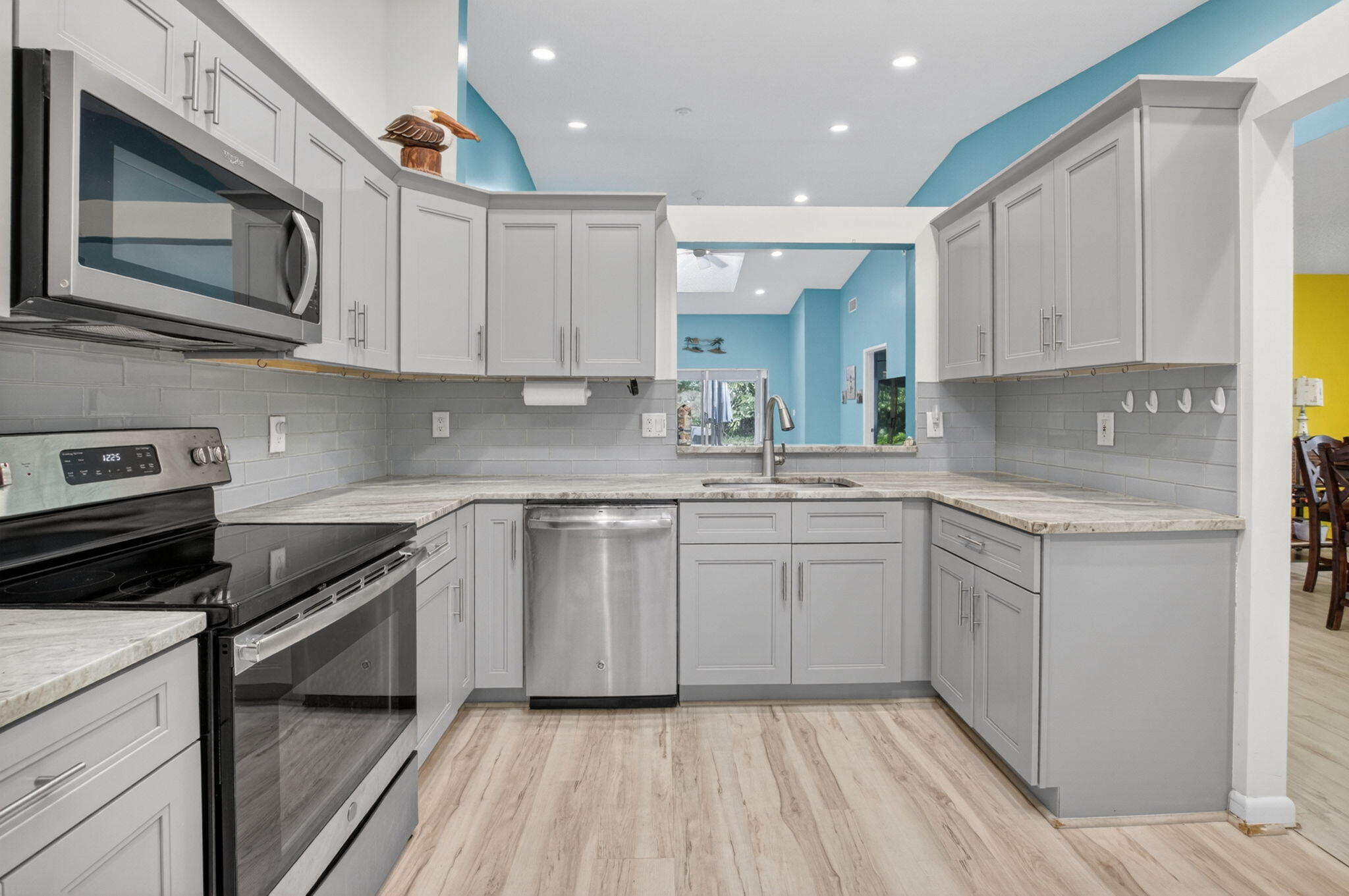 HUNTINGTON POINTE - Residential