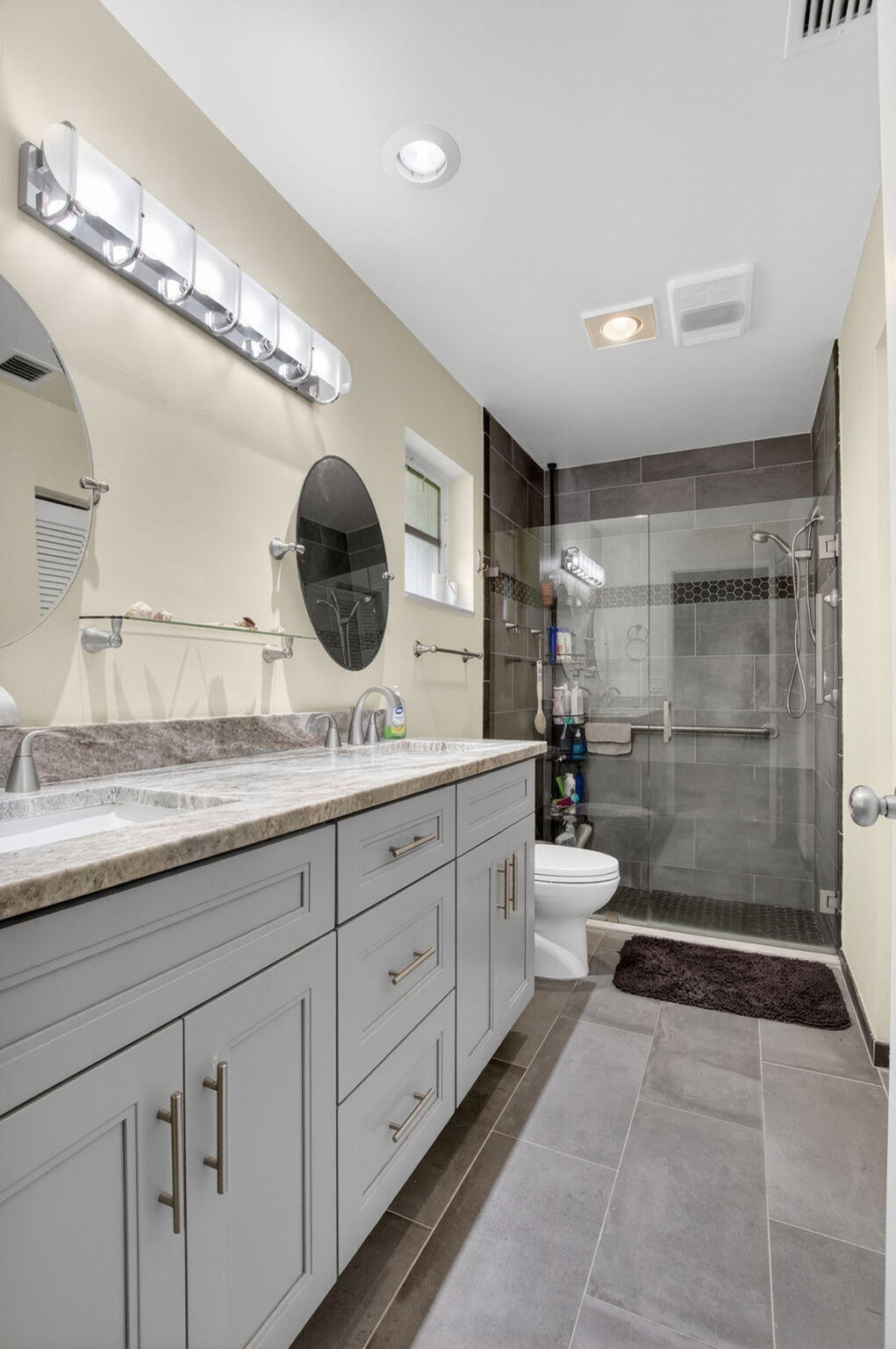 HUNTINGTON POINTE - Residential
