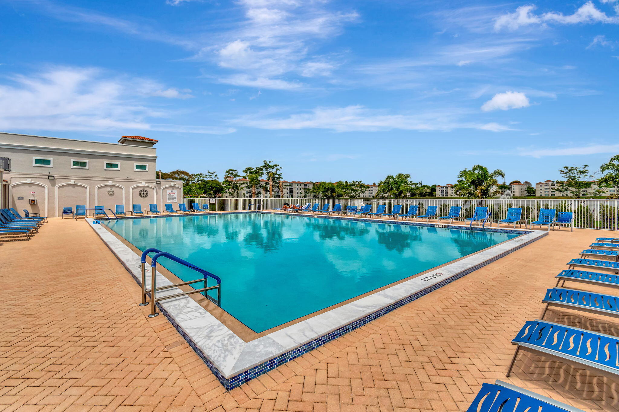 HUNTINGTON POINTE - Residential