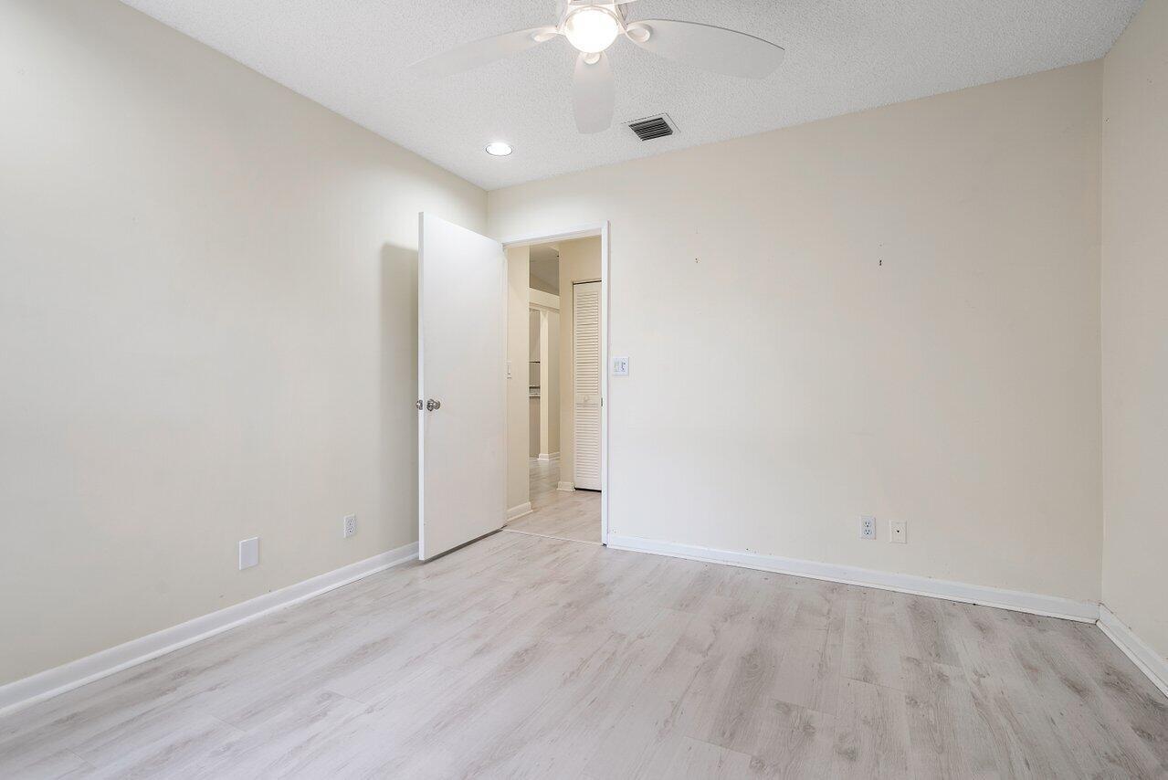 HUNTINGTON POINTE - Residential