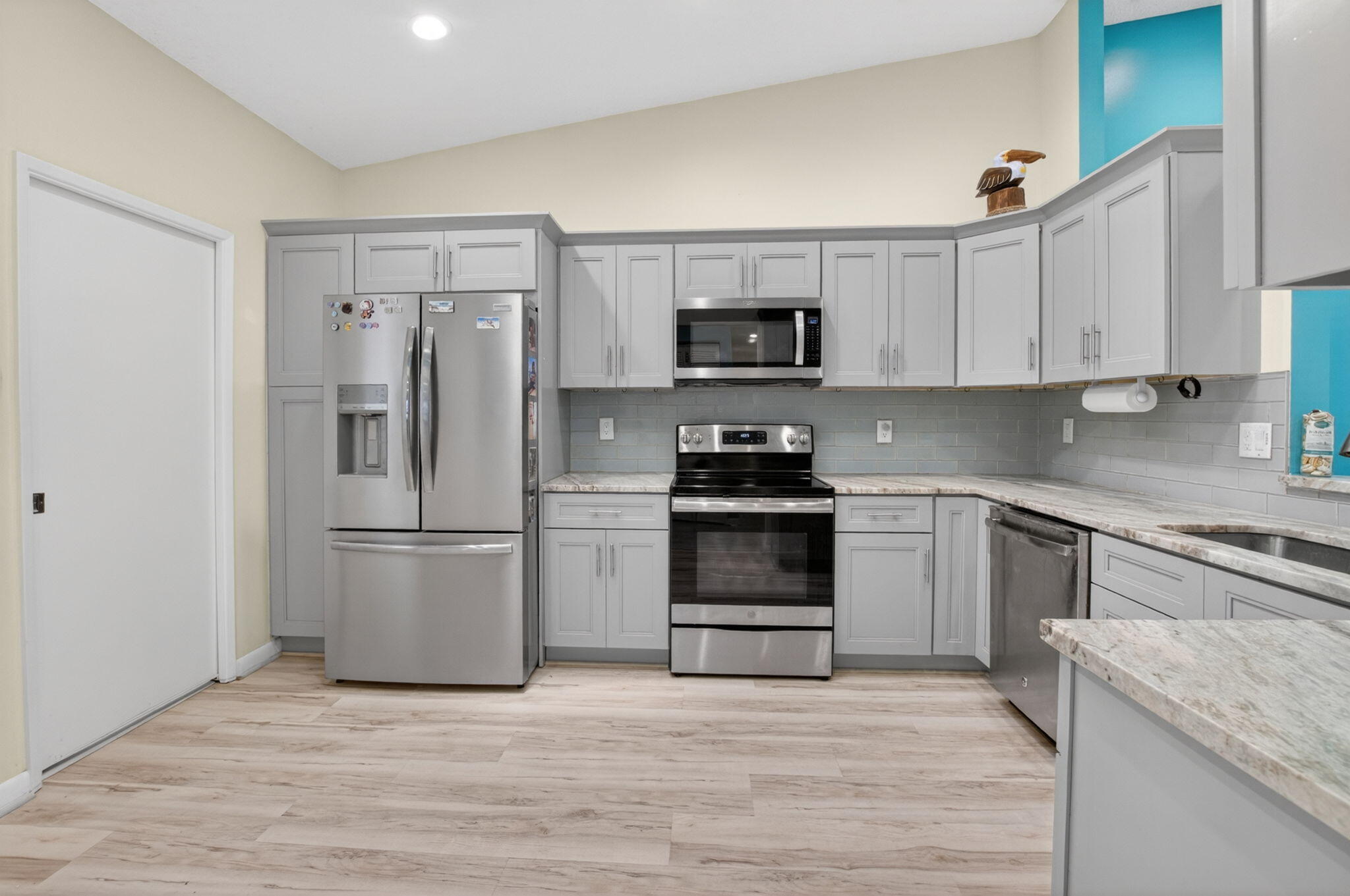HUNTINGTON POINTE - Residential
