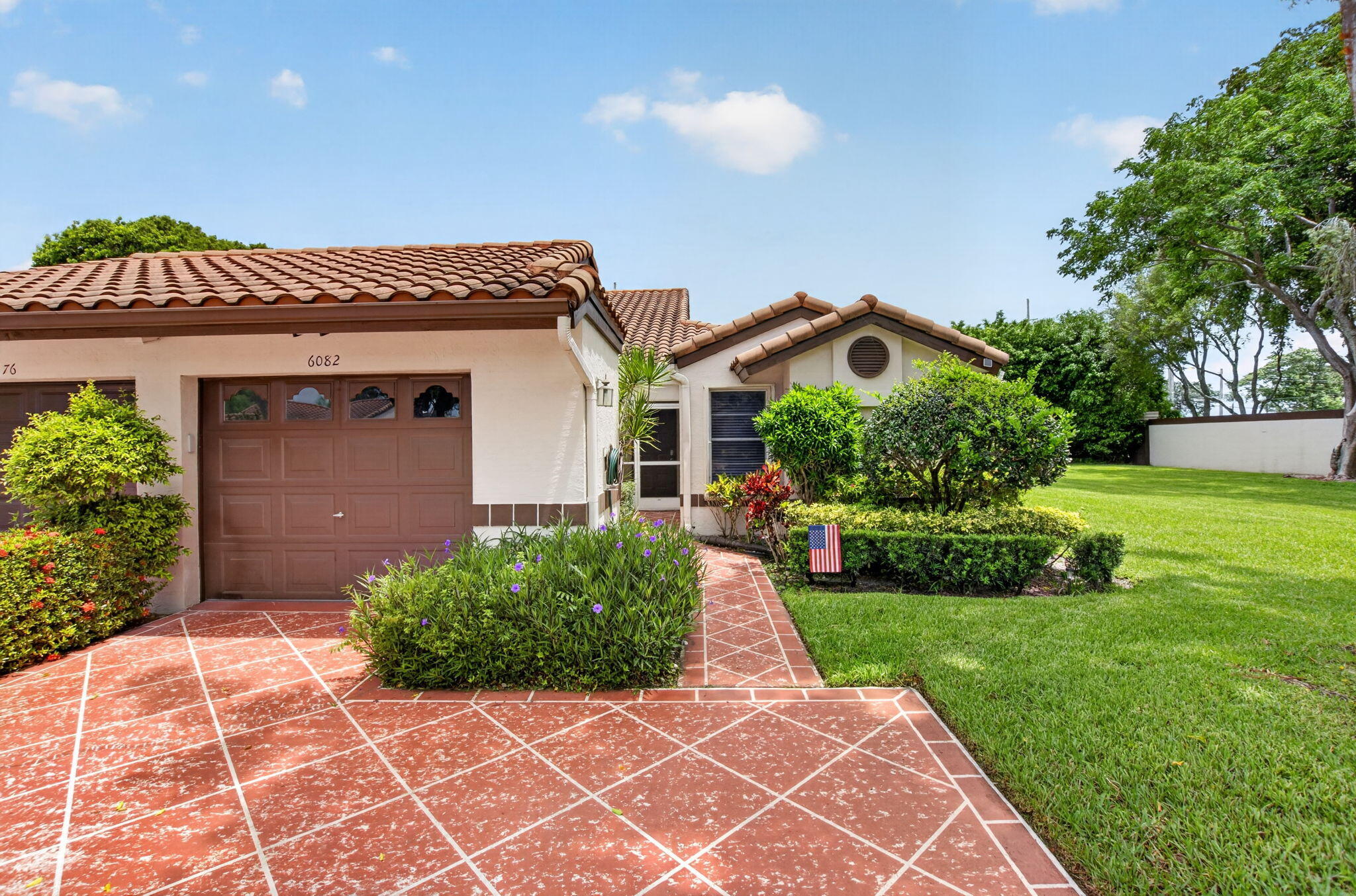 HUNTINGTON POINTE - Residential
