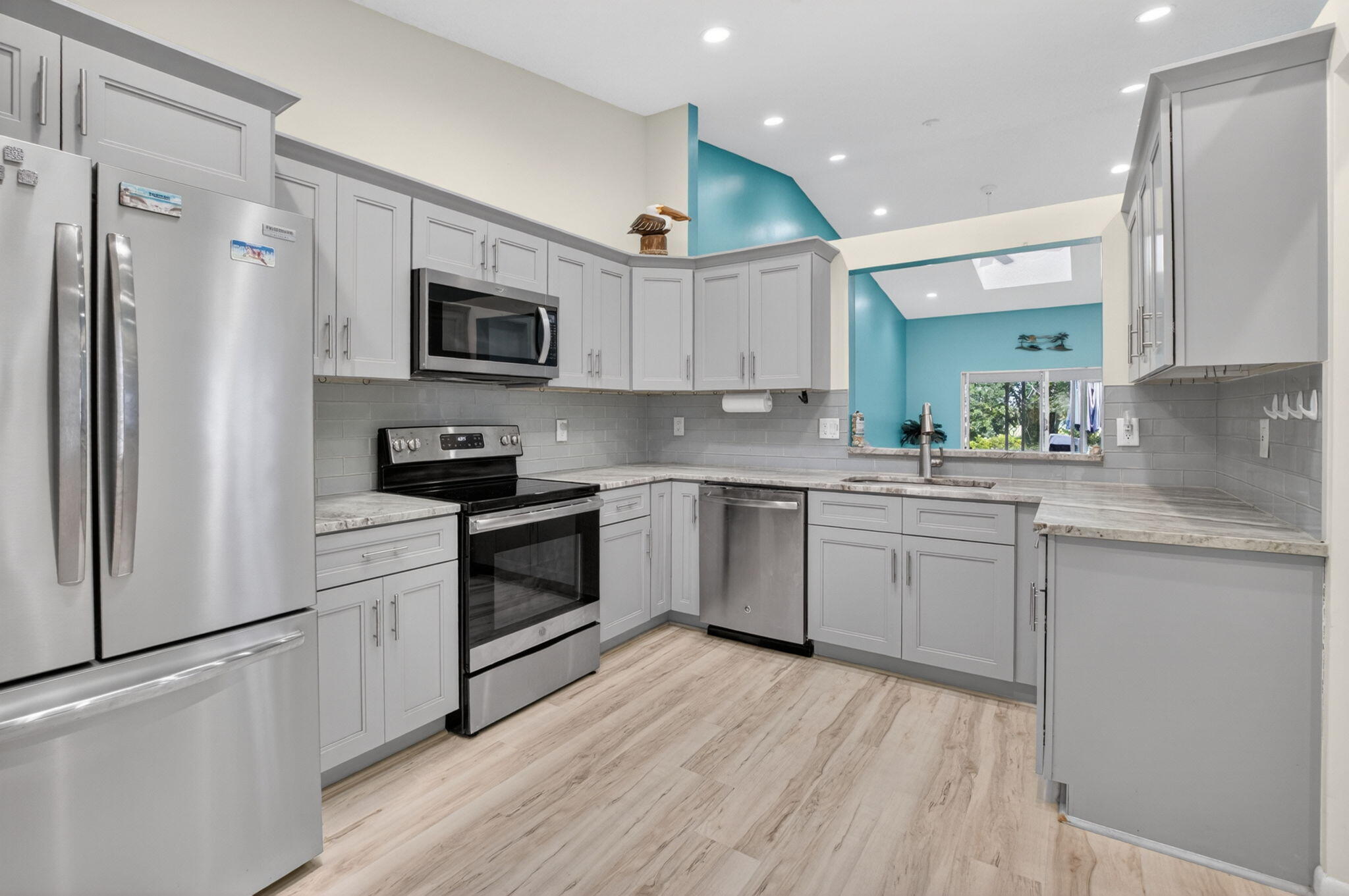 HUNTINGTON POINTE - Residential