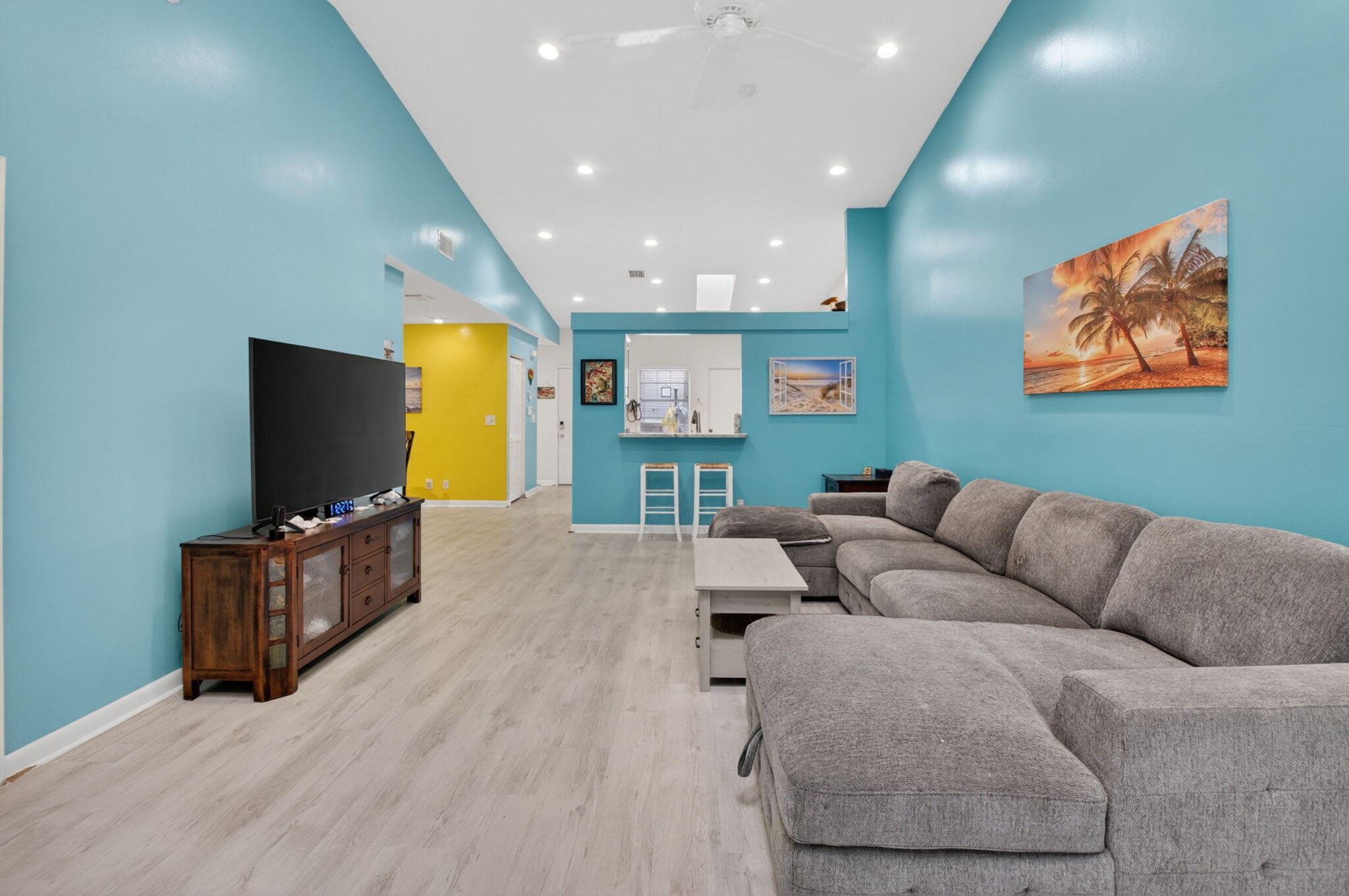HUNTINGTON POINTE - Residential