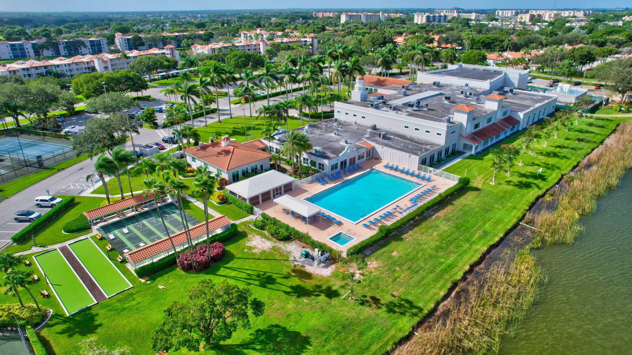 HUNTINGTON POINTE - Residential