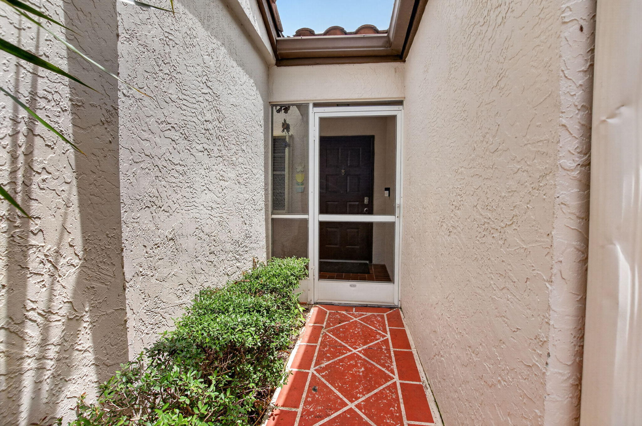 HUNTINGTON POINTE - Residential