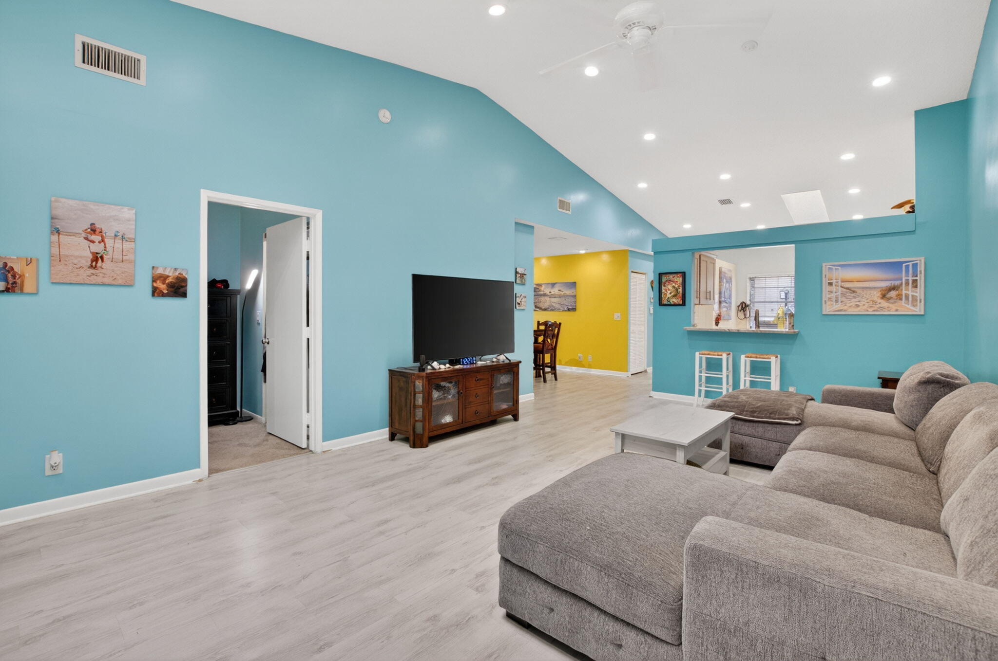HUNTINGTON POINTE - Residential