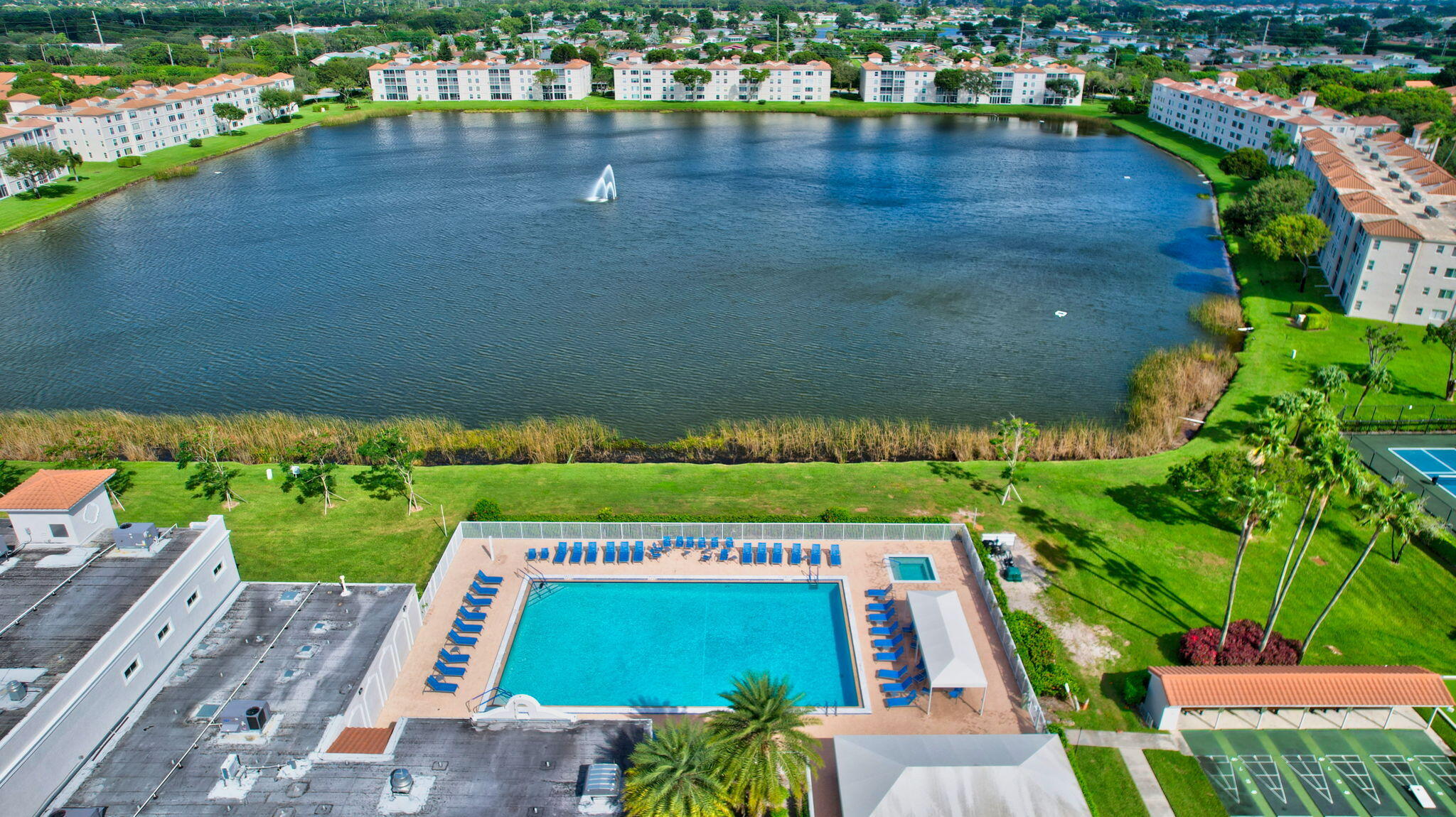 HUNTINGTON POINTE - Residential