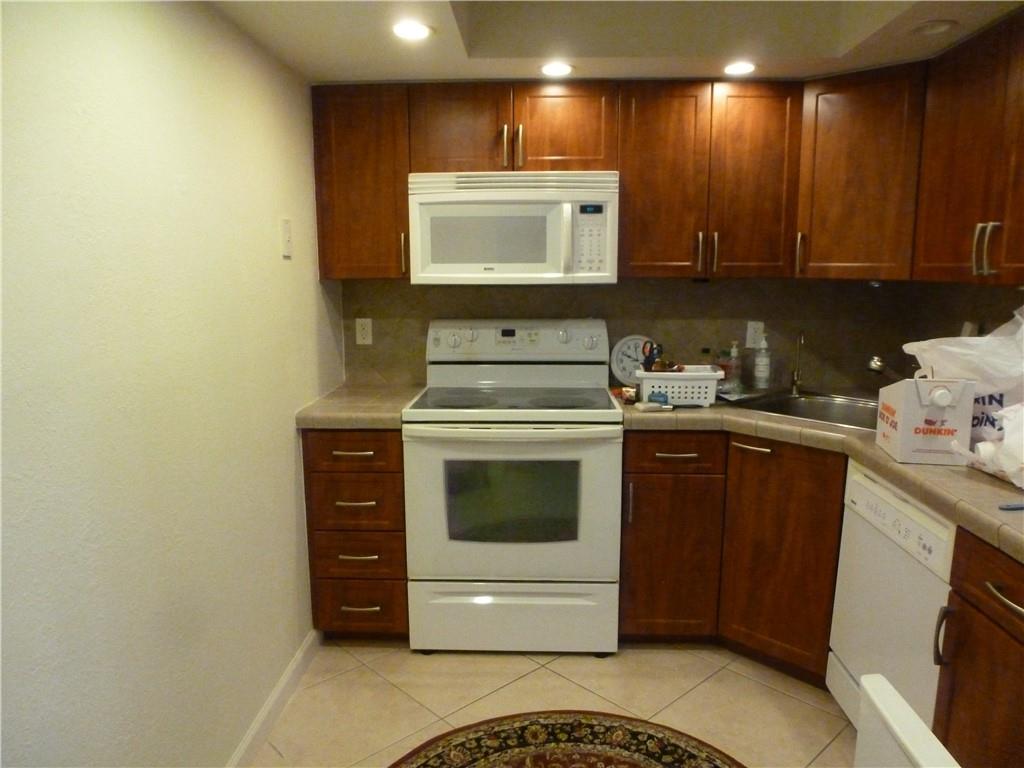 POMPANO BEACH CLUB - Residential