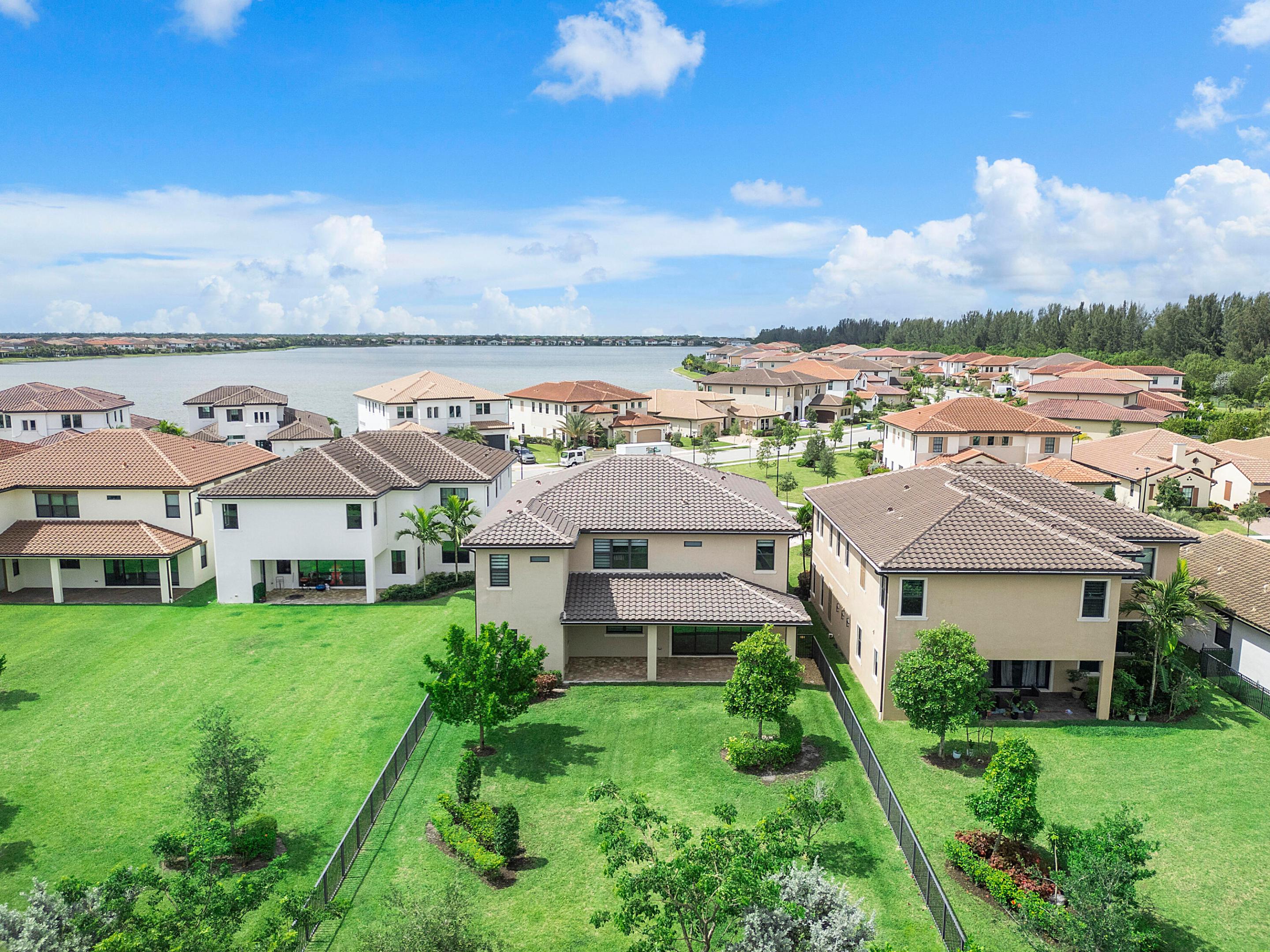 PARKLAND BAY - Residential