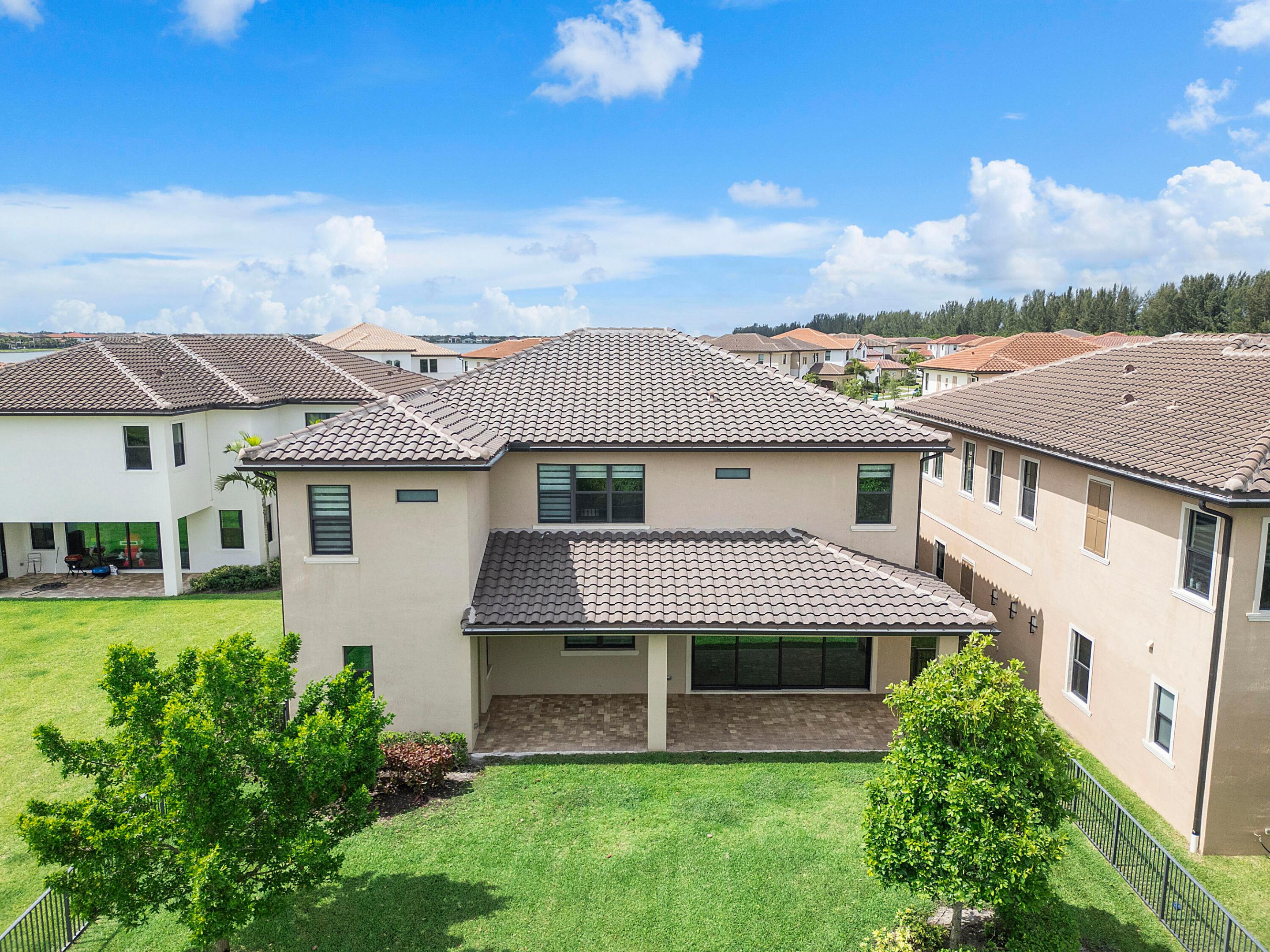 PARKLAND BAY - Residential