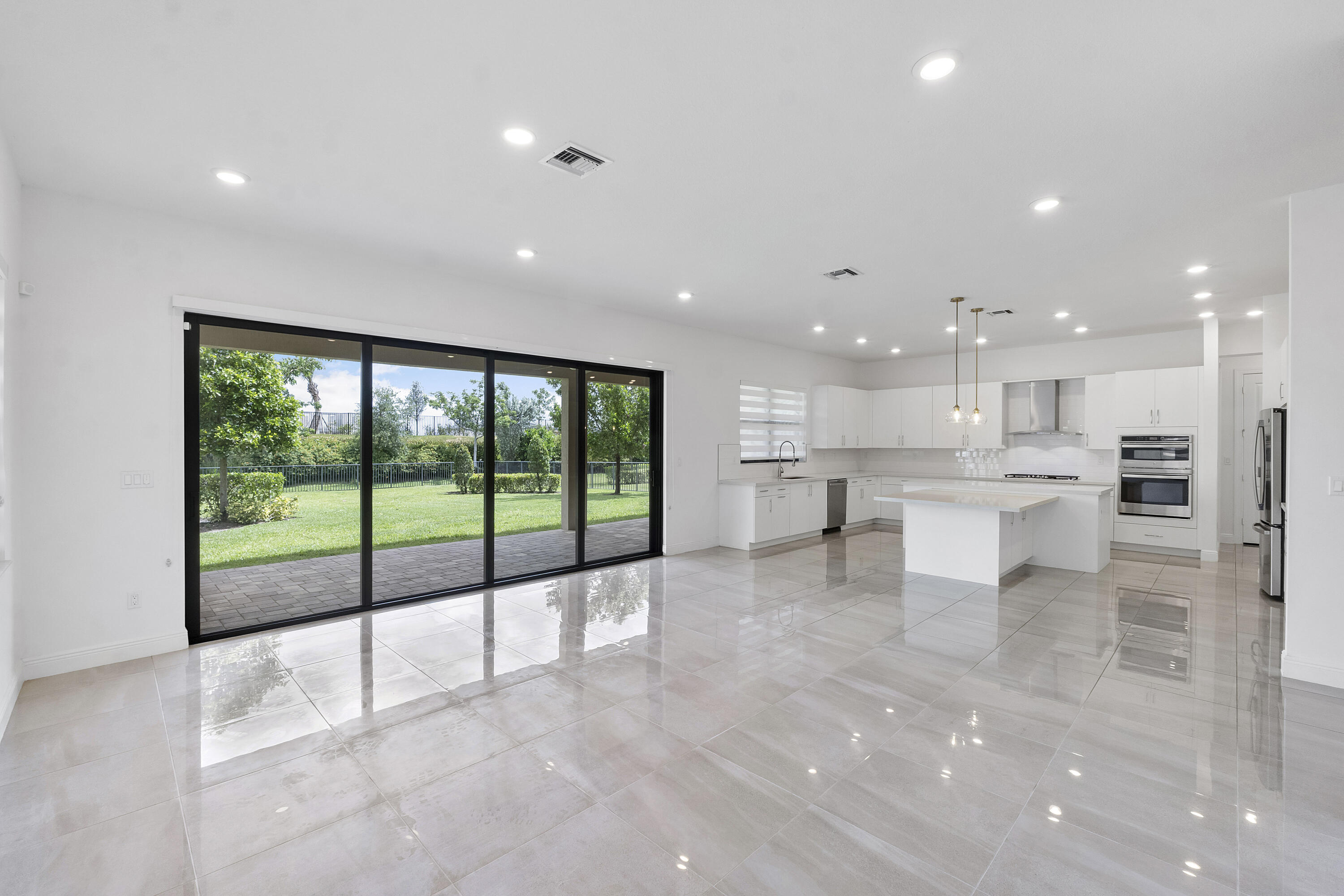 PARKLAND BAY - Residential