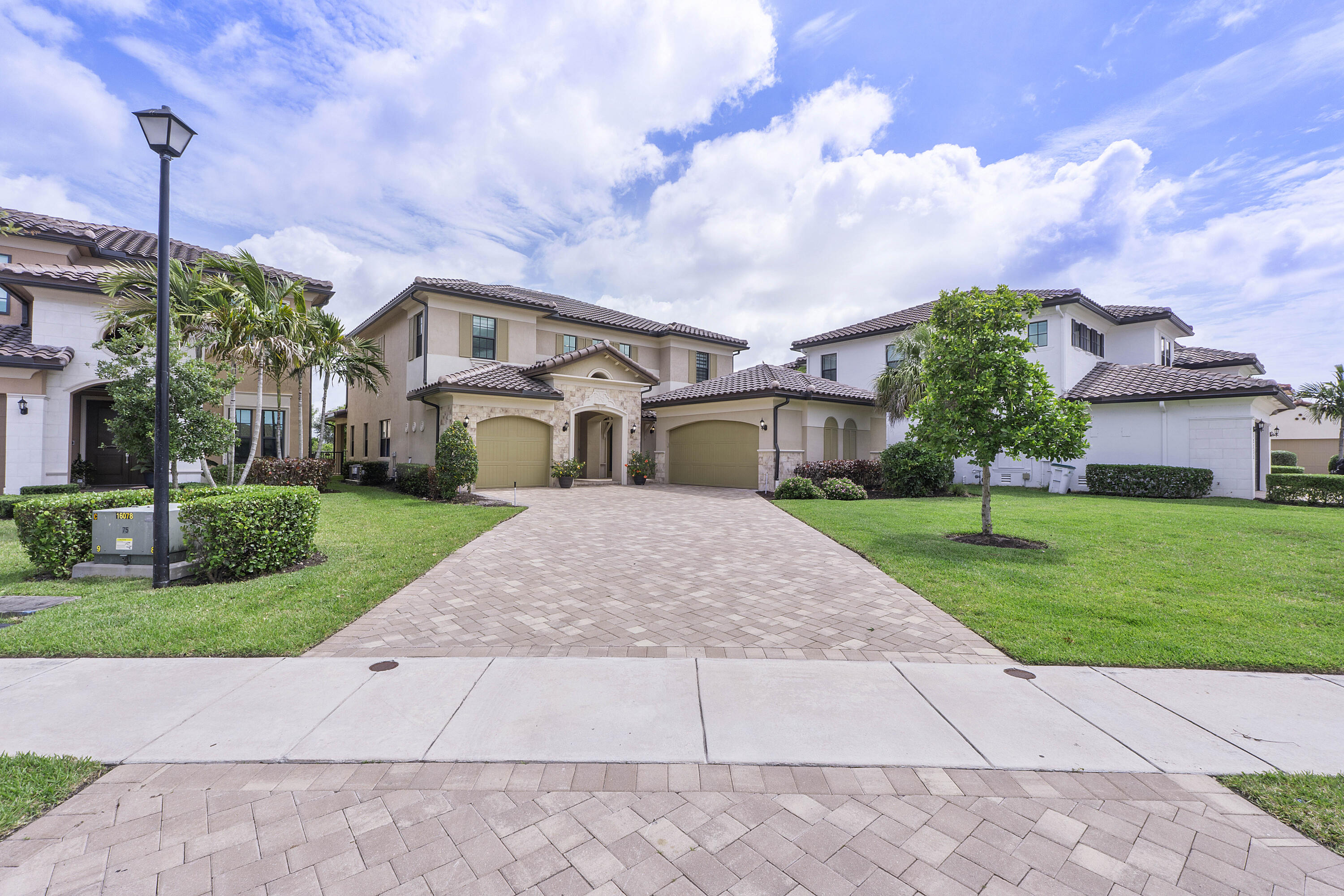 PARKLAND BAY - Residential
