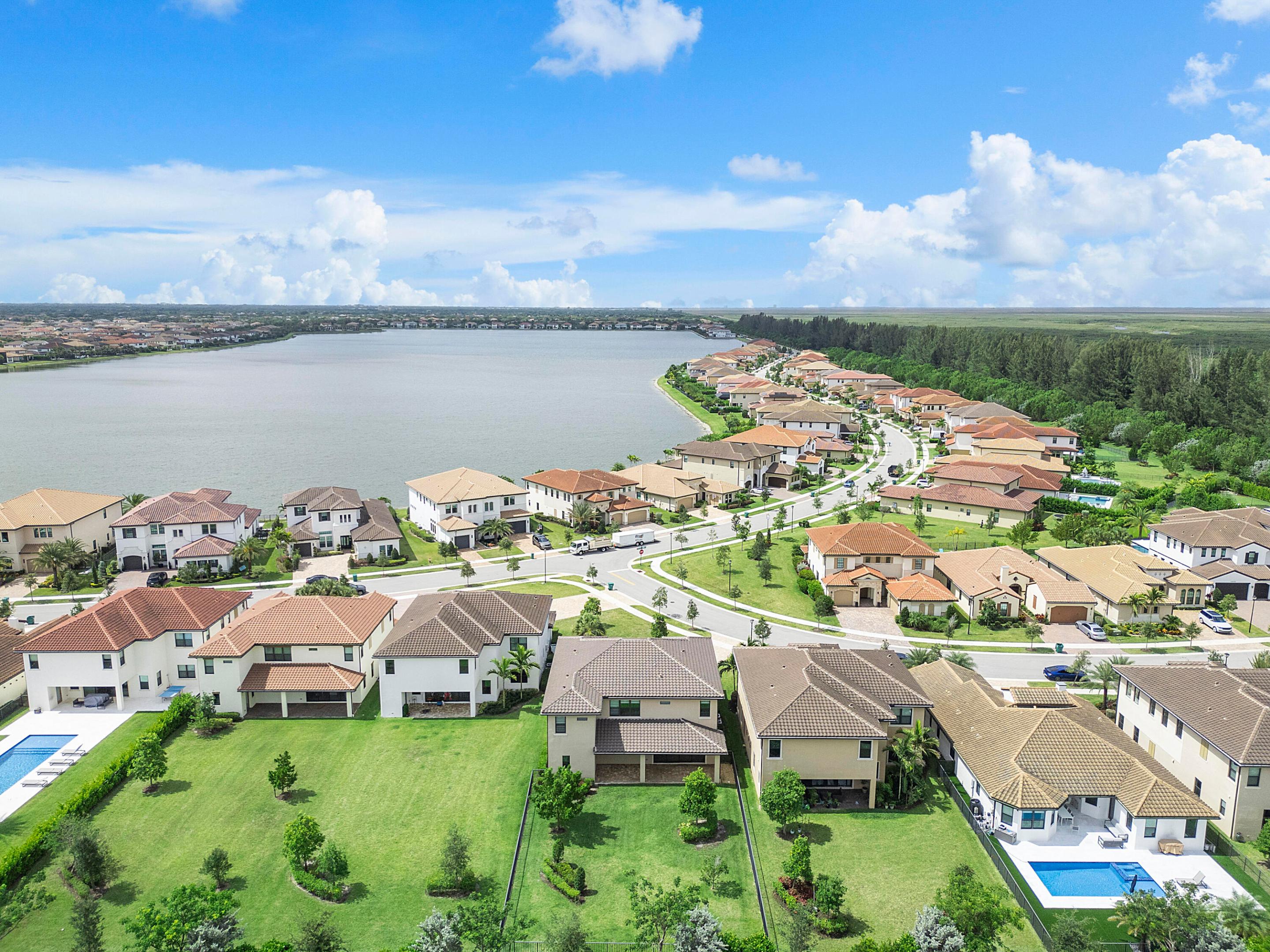 PARKLAND BAY - Residential