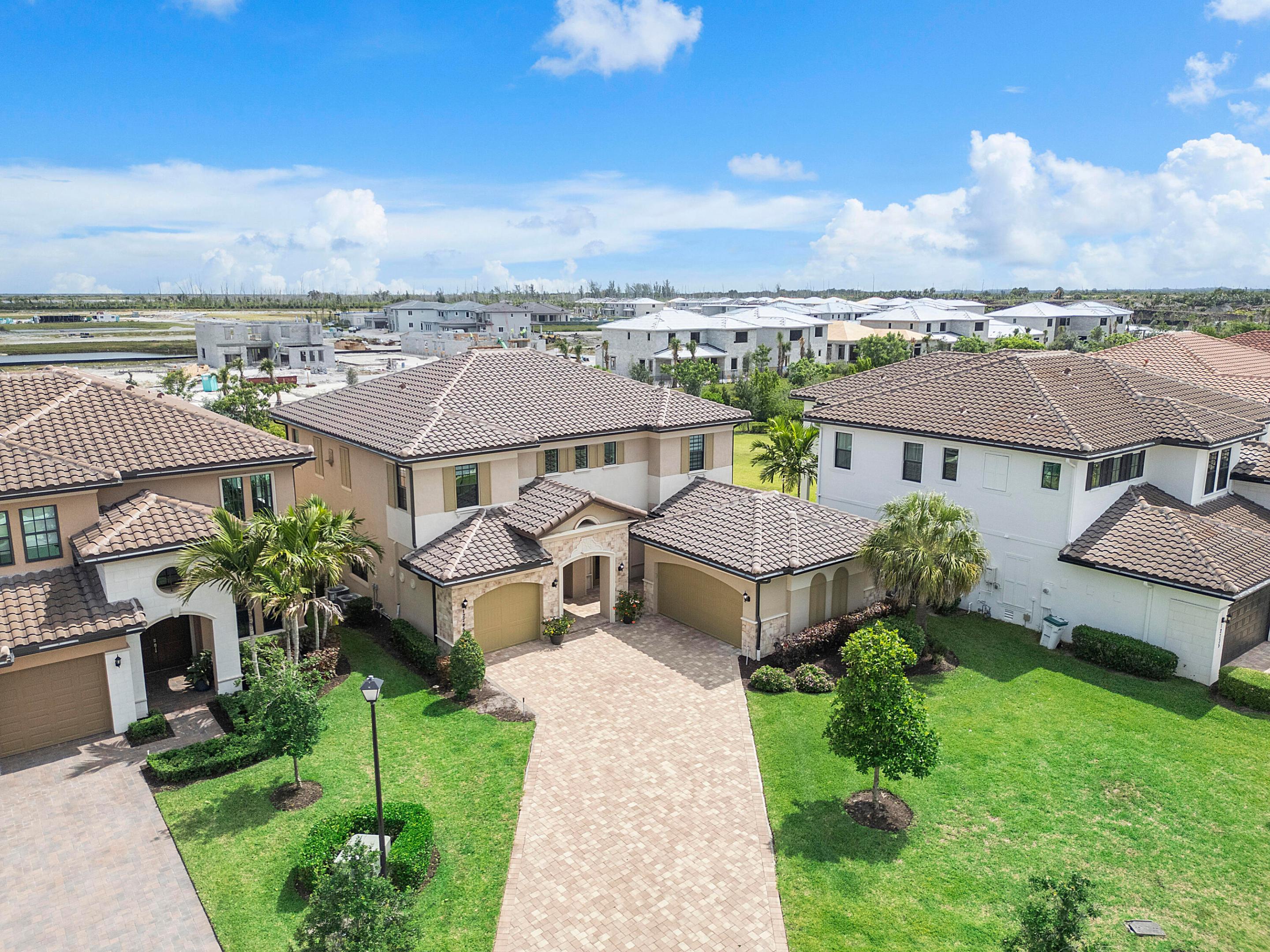 PARKLAND BAY - Residential