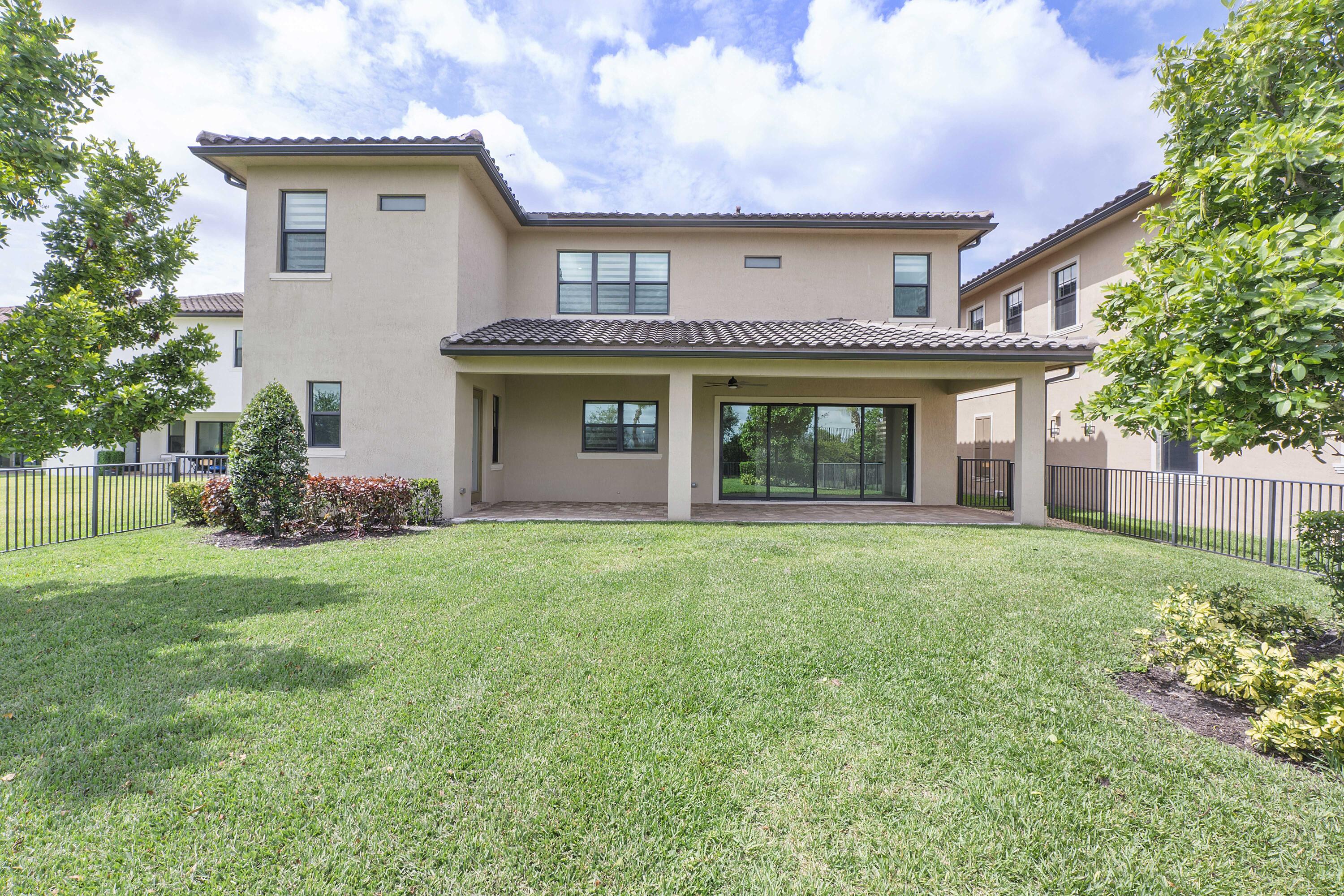 PARKLAND BAY - Residential