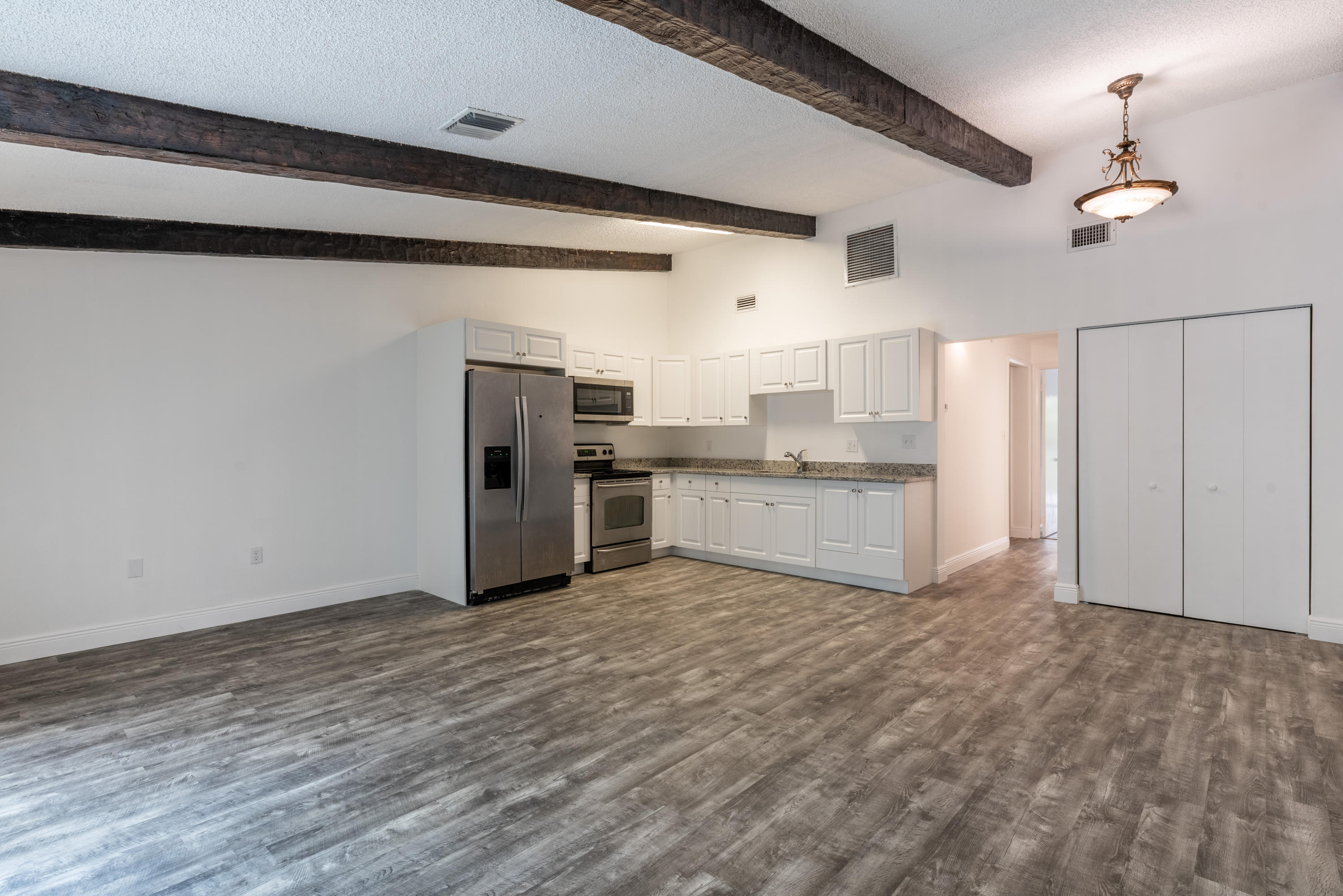 VILLA DEL TRIO - Residential Lease
