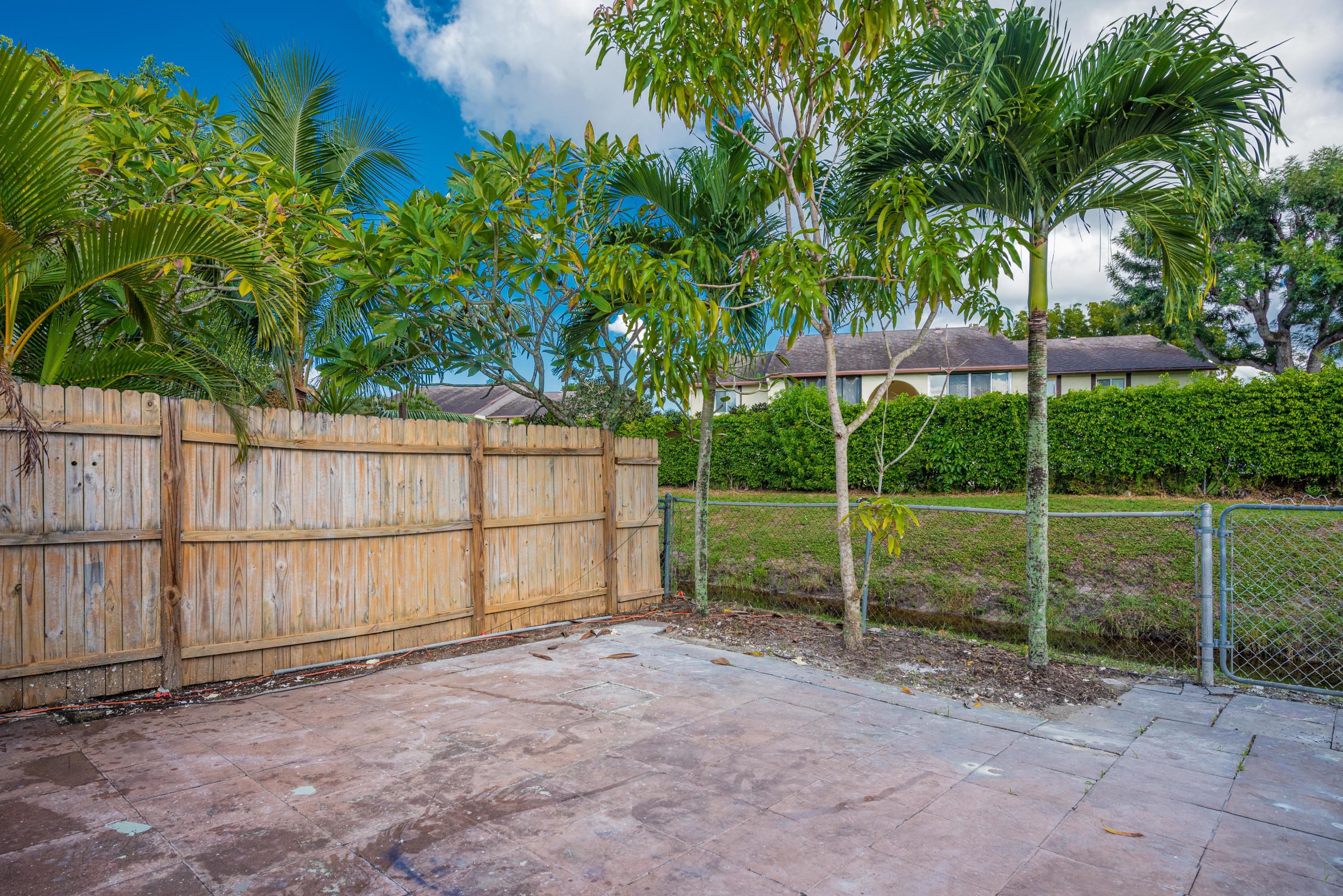 VILLA DEL TRIO - Residential Lease