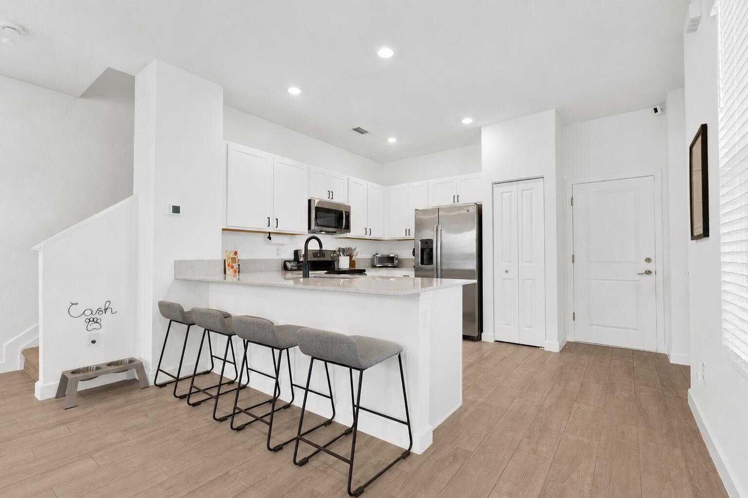 LAKESHORE AT THE FOUNTAINS - Residential