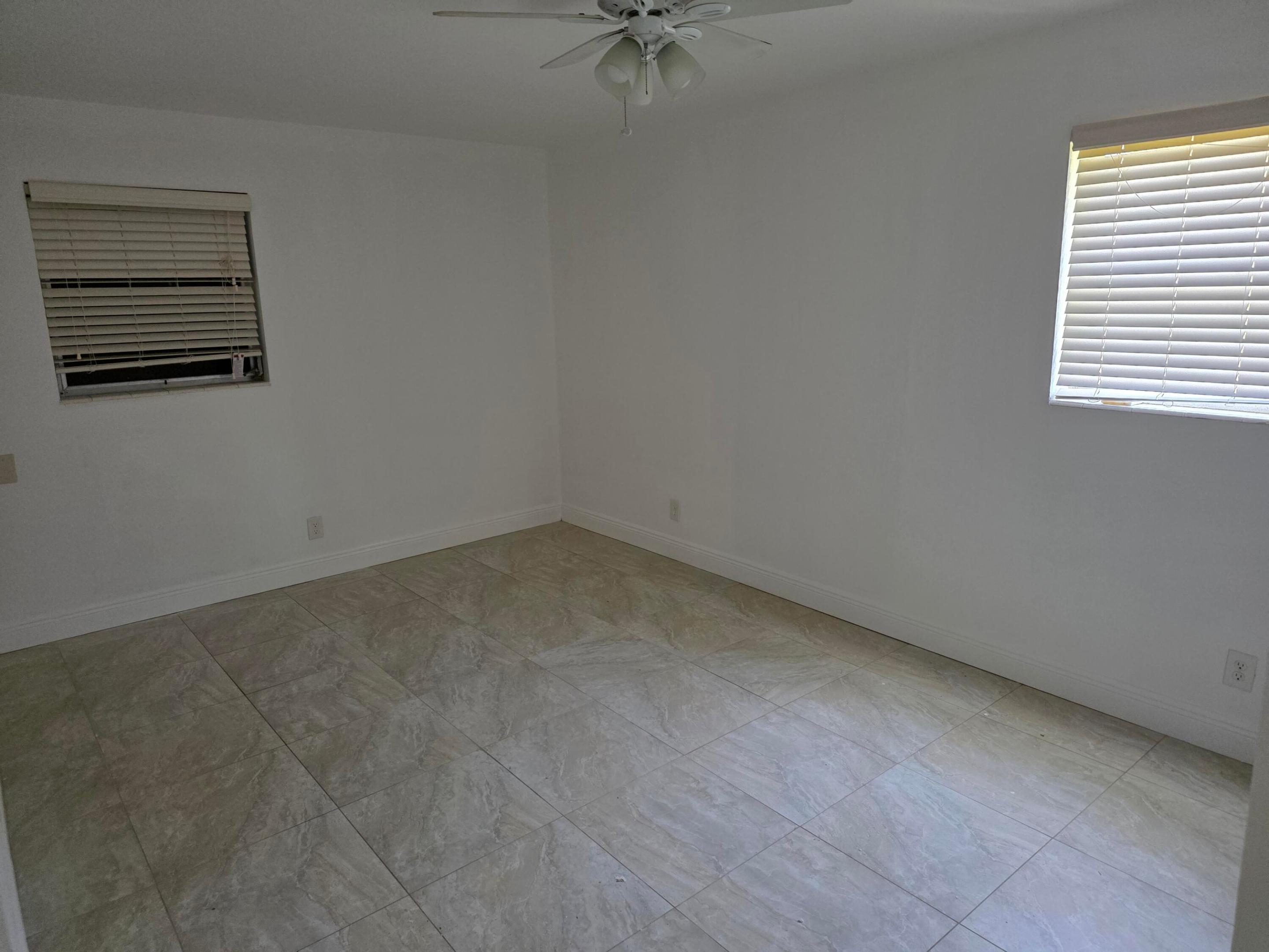 PARADISE PORT - Residential Lease