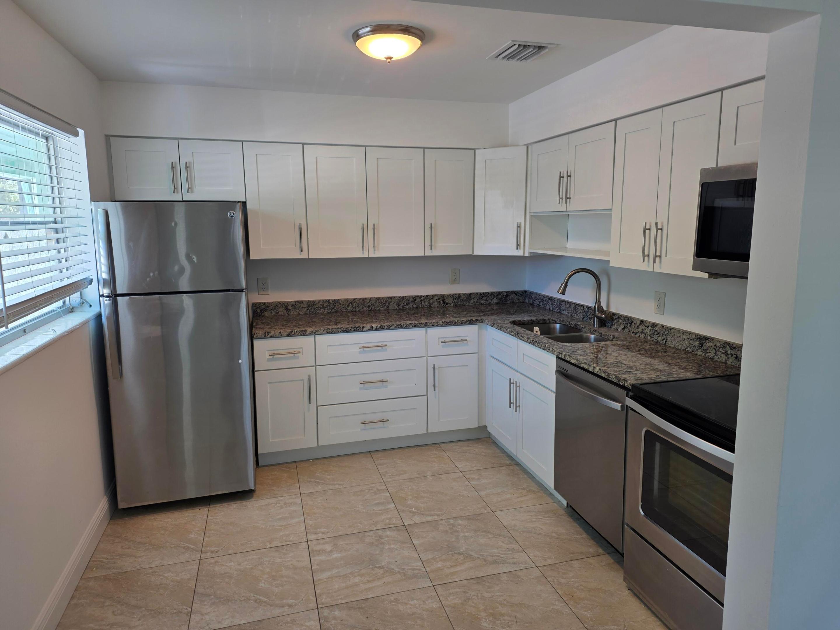 PARADISE PORT - Residential Lease