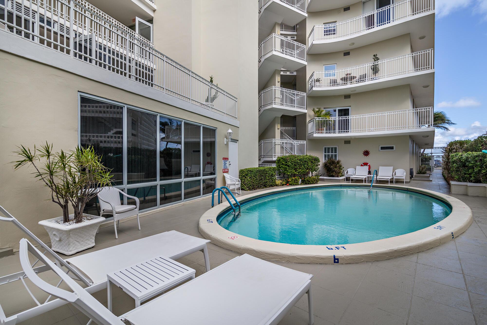 ONE ROYAL PALM WAY COND DECL IN - Residential