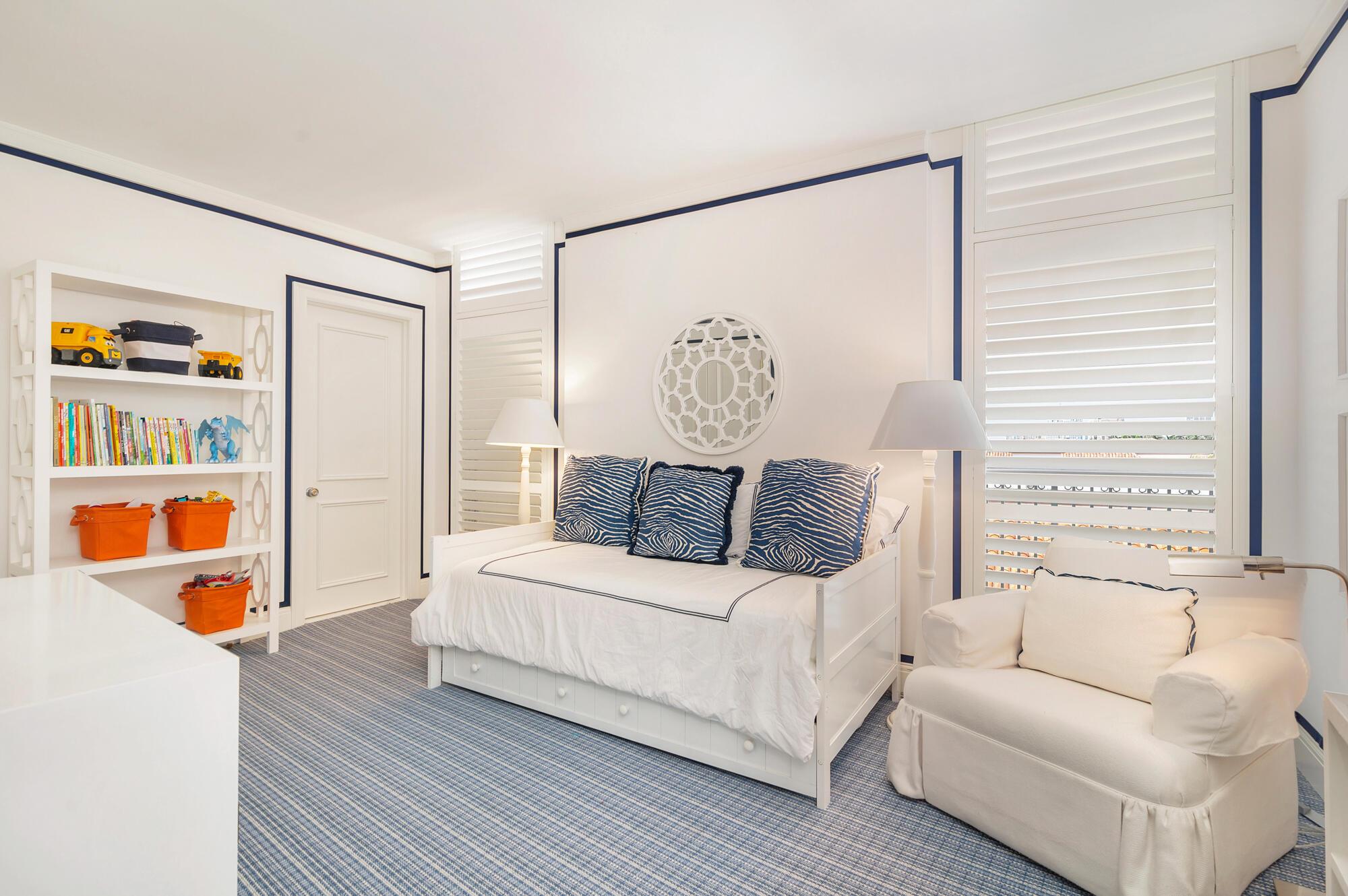 ONE ROYAL PALM WAY COND DECL IN - Residential